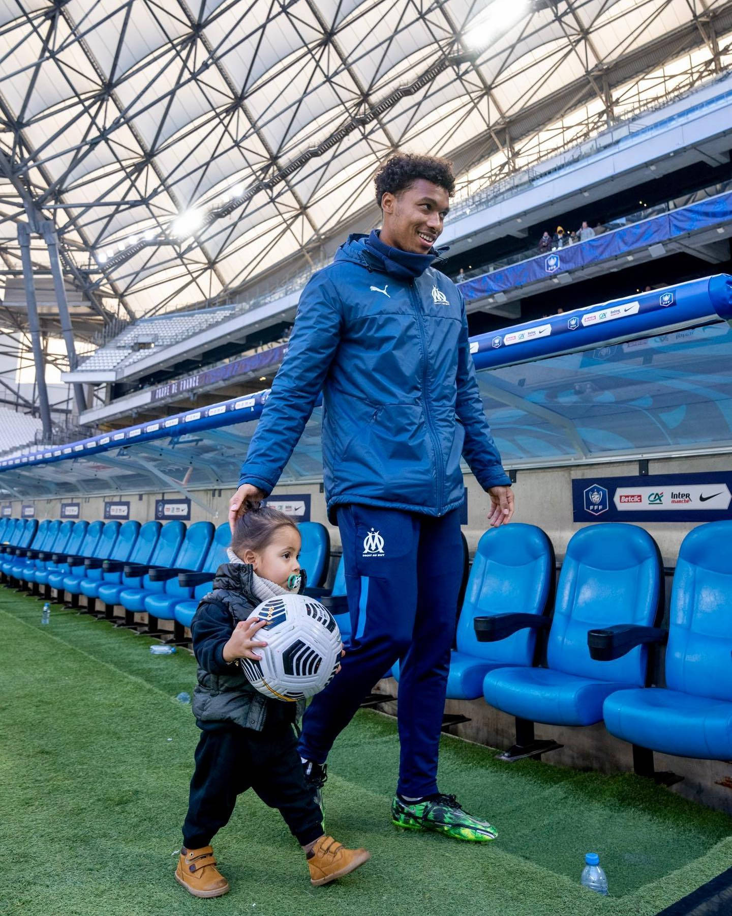 Boubacar Kamara, daughter, stadium, HD Phone Wallpaper