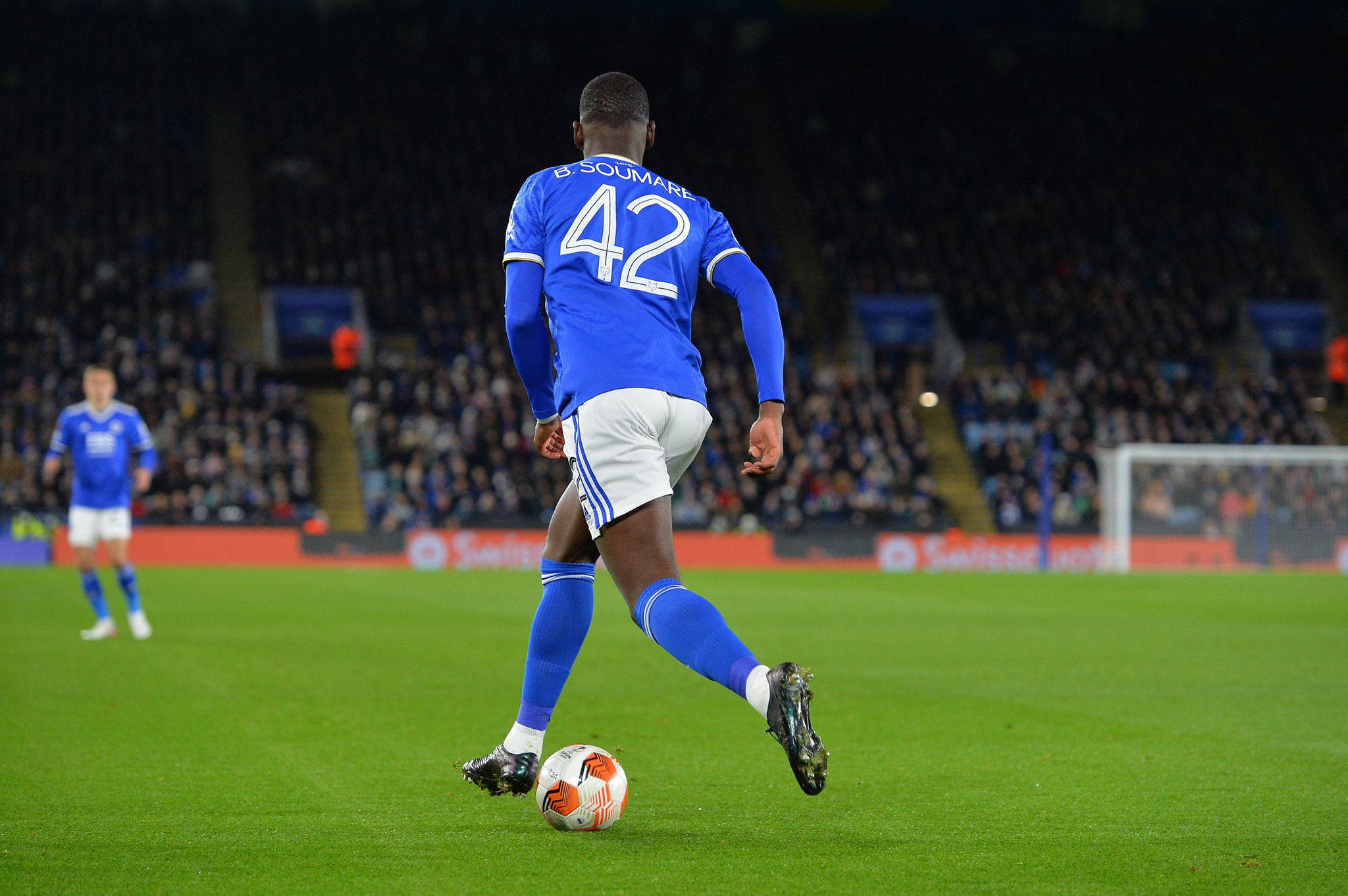 Boubakary Soumaré, blue jersey, vibrant green pitch, Full HD Desktop Wallpaper