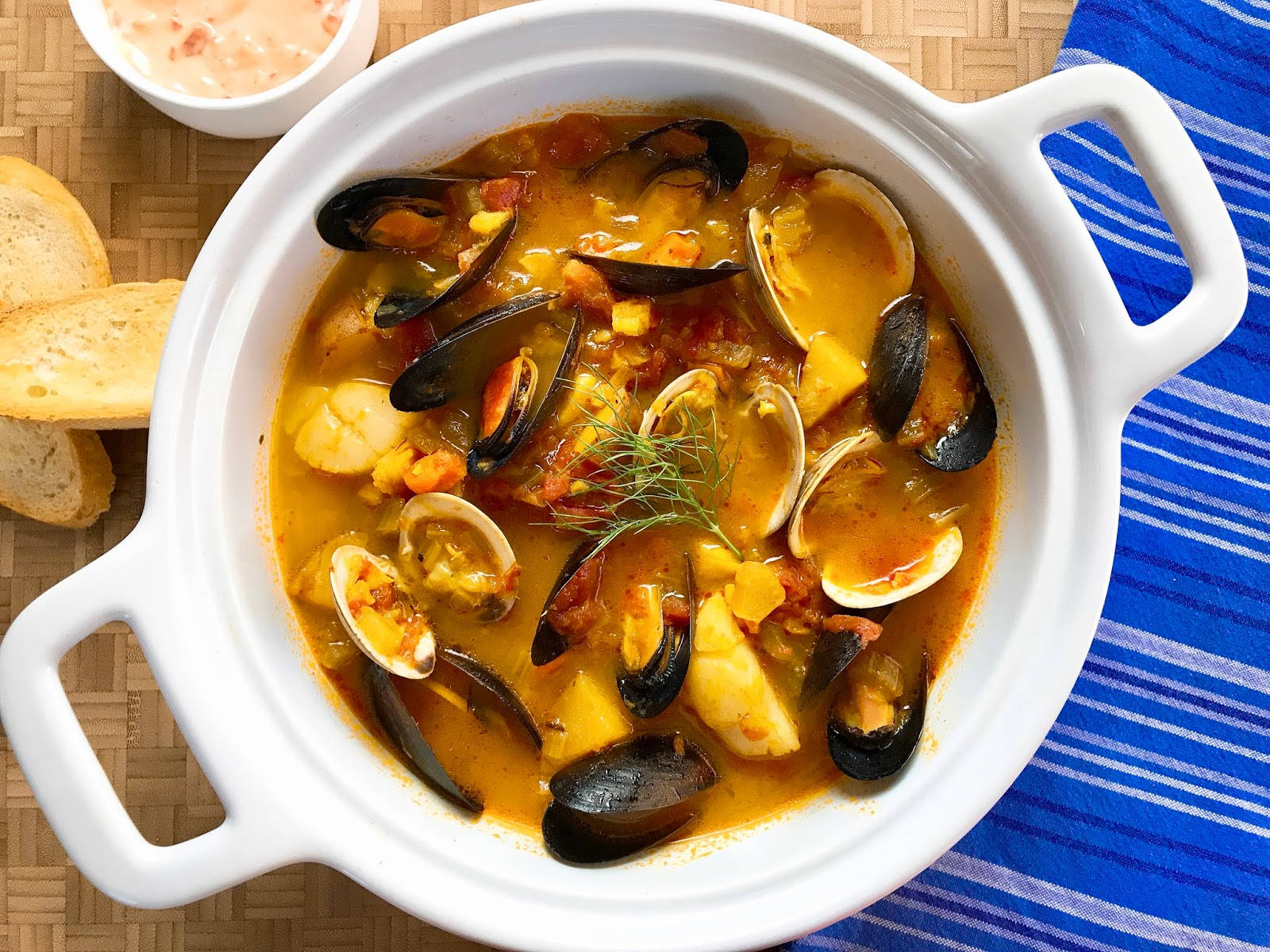 Bouillabaisse, white casserole, blue striped cloth, HD Desktop Wallpaper