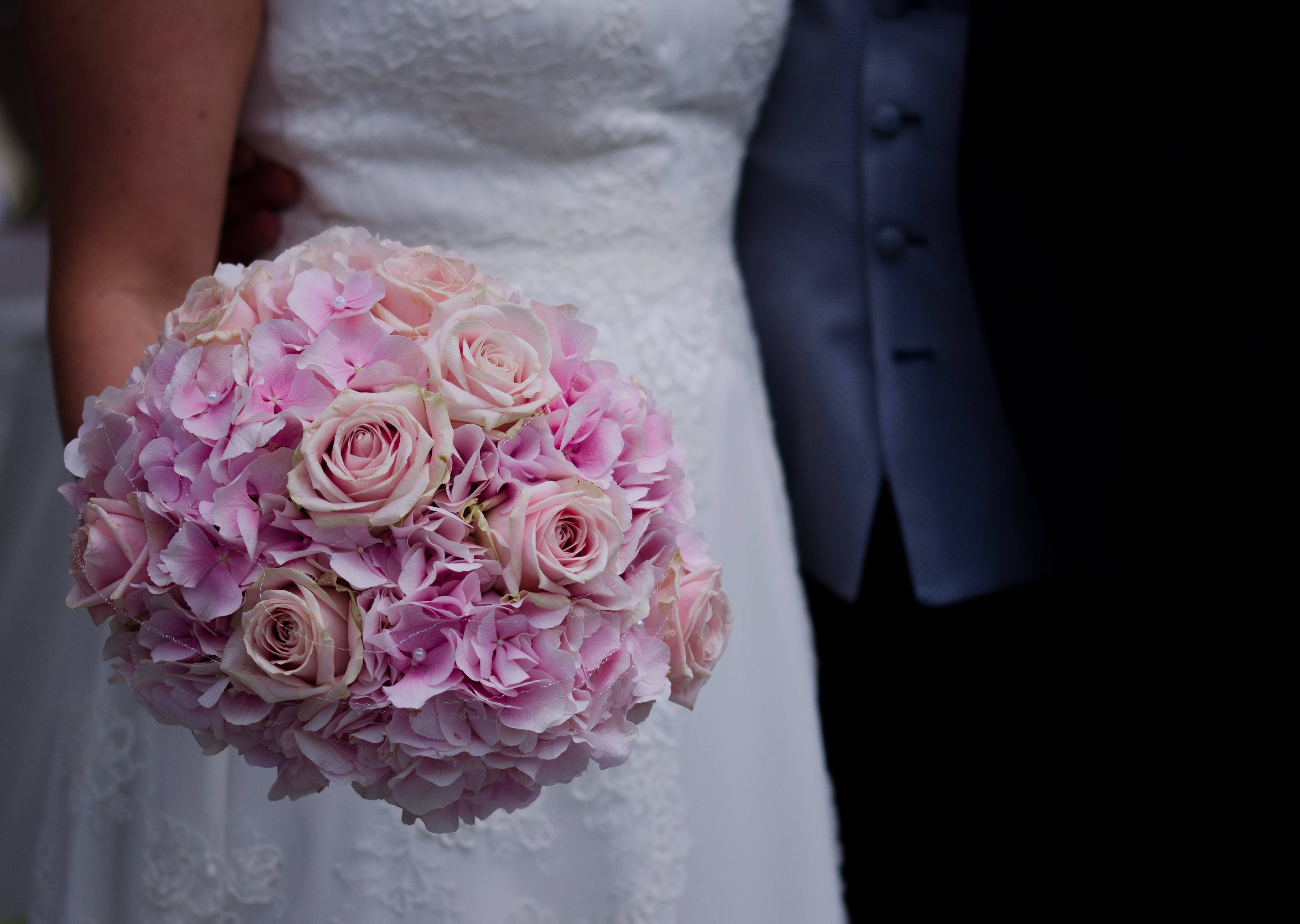 Lovers Wedding Bouquet, pink roses, hydrangeas, 4K Desktop Wallpaper