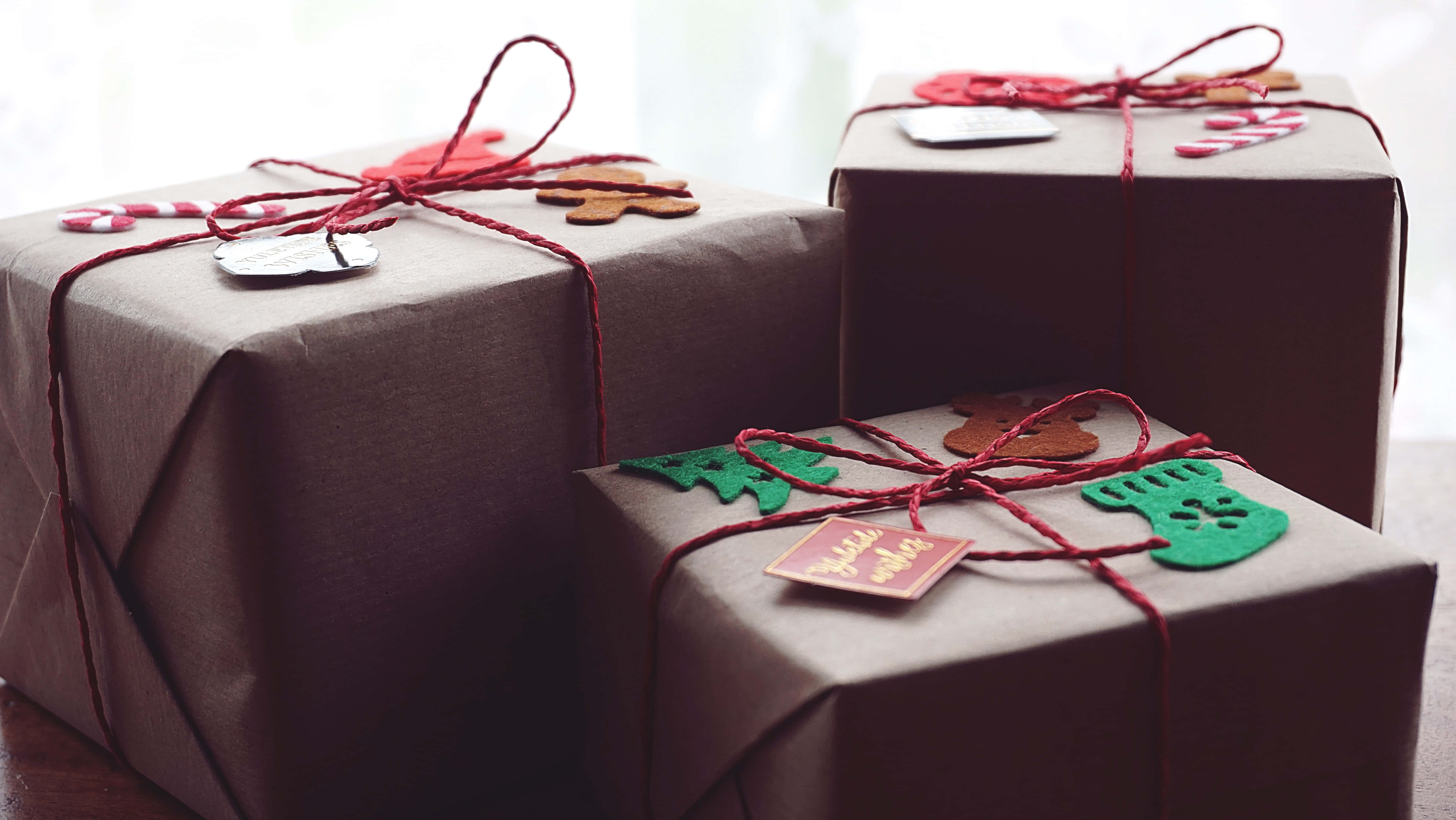 brown paper wrapped gifts, red twine, gingerbread cookies, 5K Desktop Wallpaper