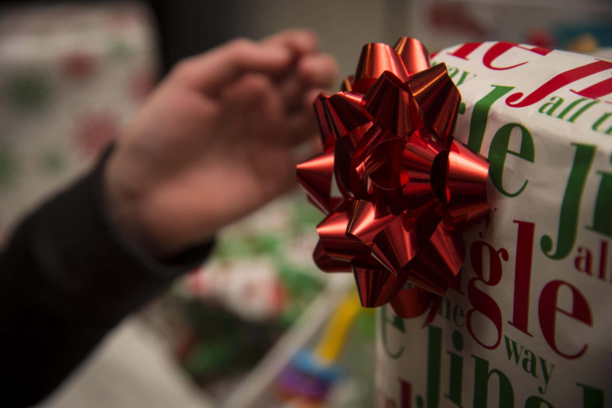 Boxing Day, shiny red bow, gift wrapped in festive text paper, Full HD Desktop Wallpaper
