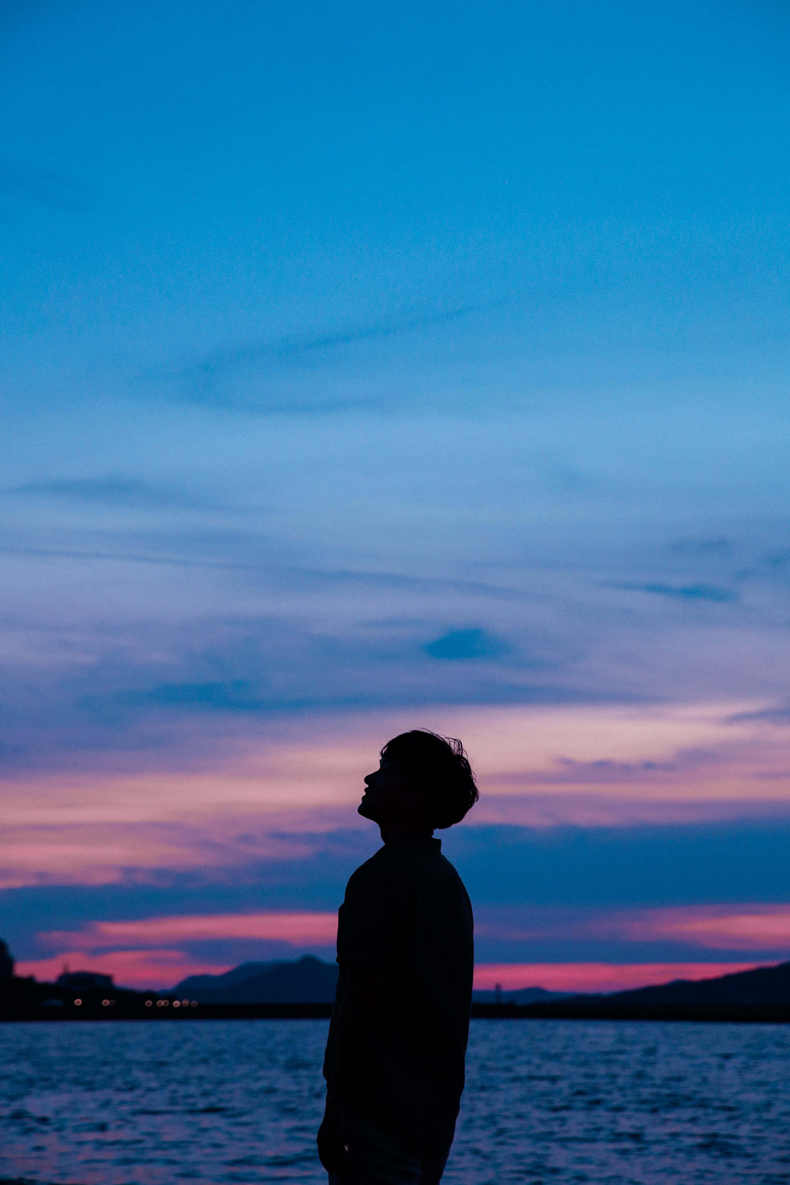 boy, beach, twilight sky, 2K Phone Wallpaper