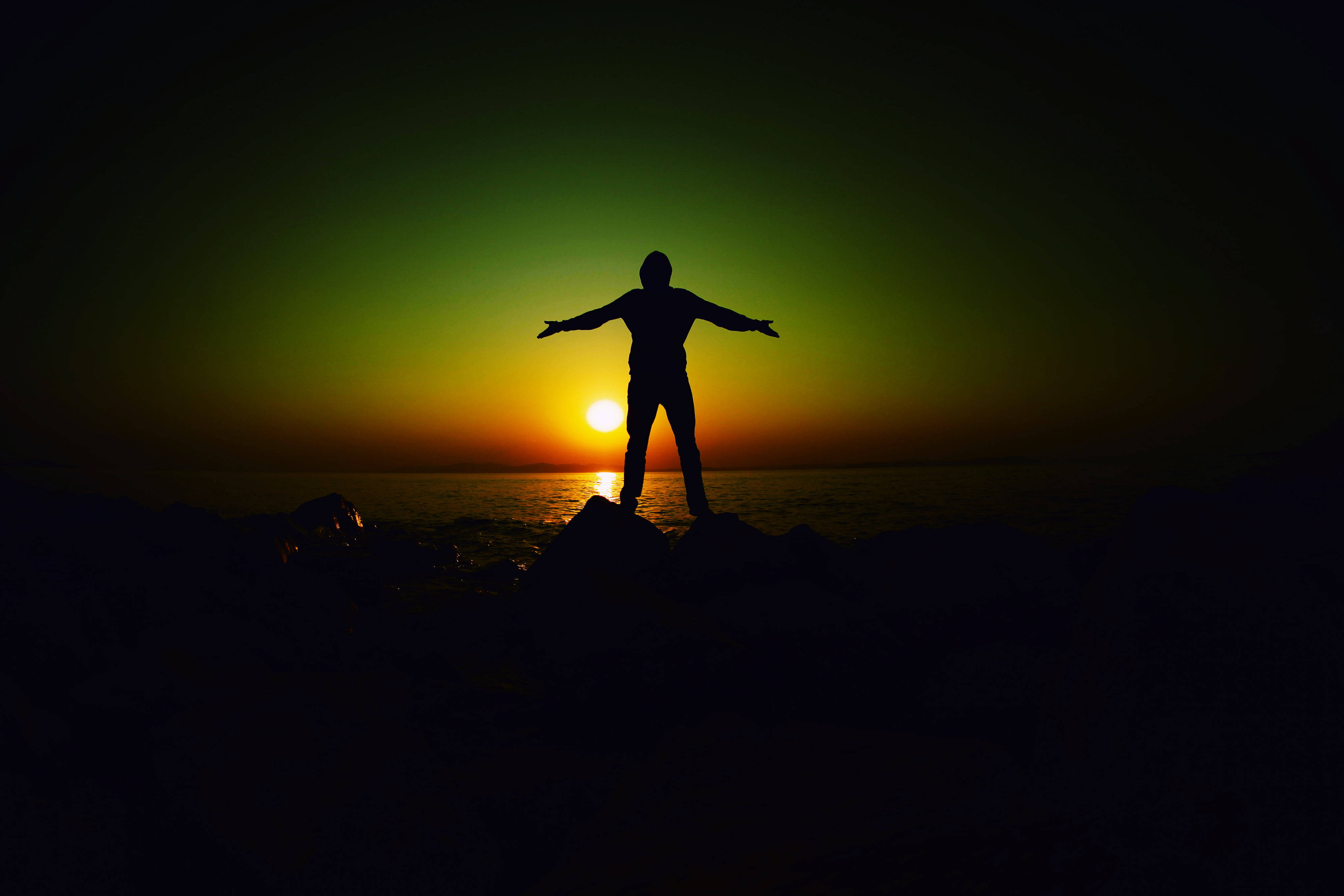 Boy Shadow, by the bay, sunset, 4K Desktop Wallpaper
