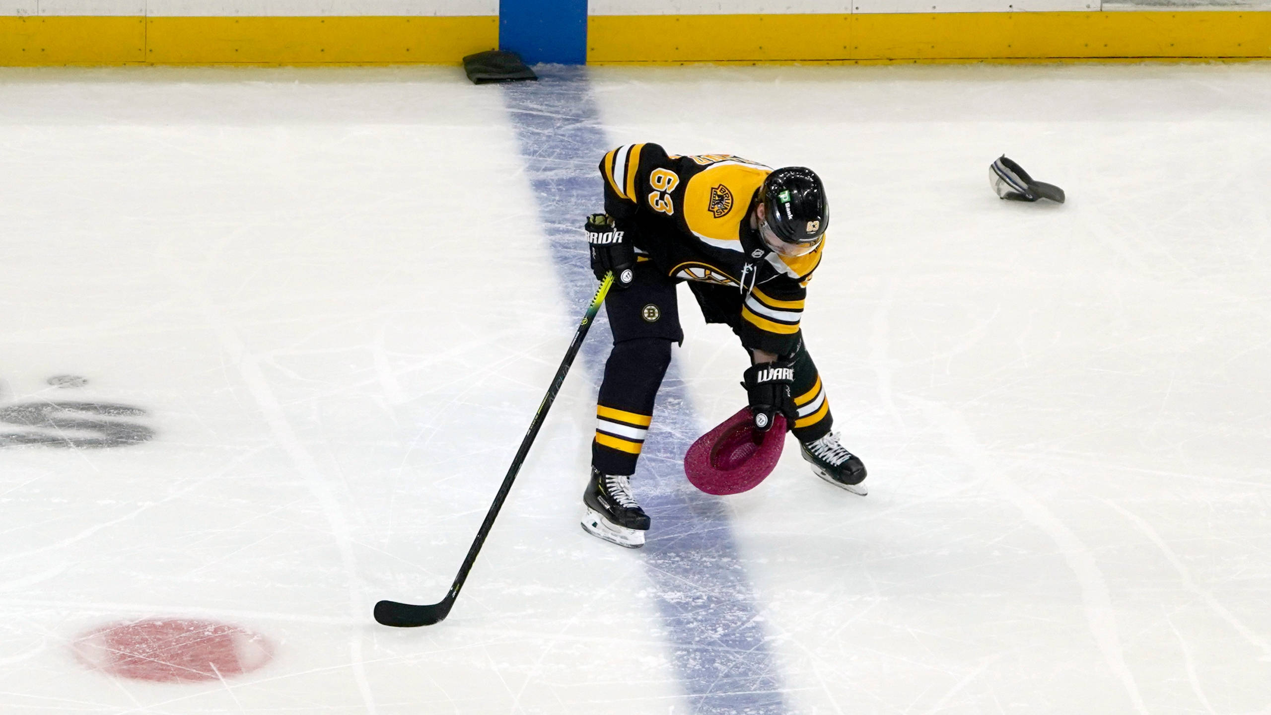 Brad Marchand, black and gold gear, ice, 2K Desktop Wallpaper