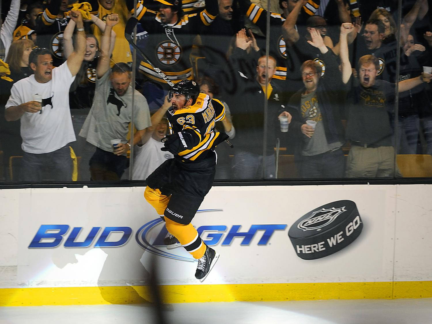 Brad Marchand, black and gold jersey, ice, HD Desktop Wallpaper