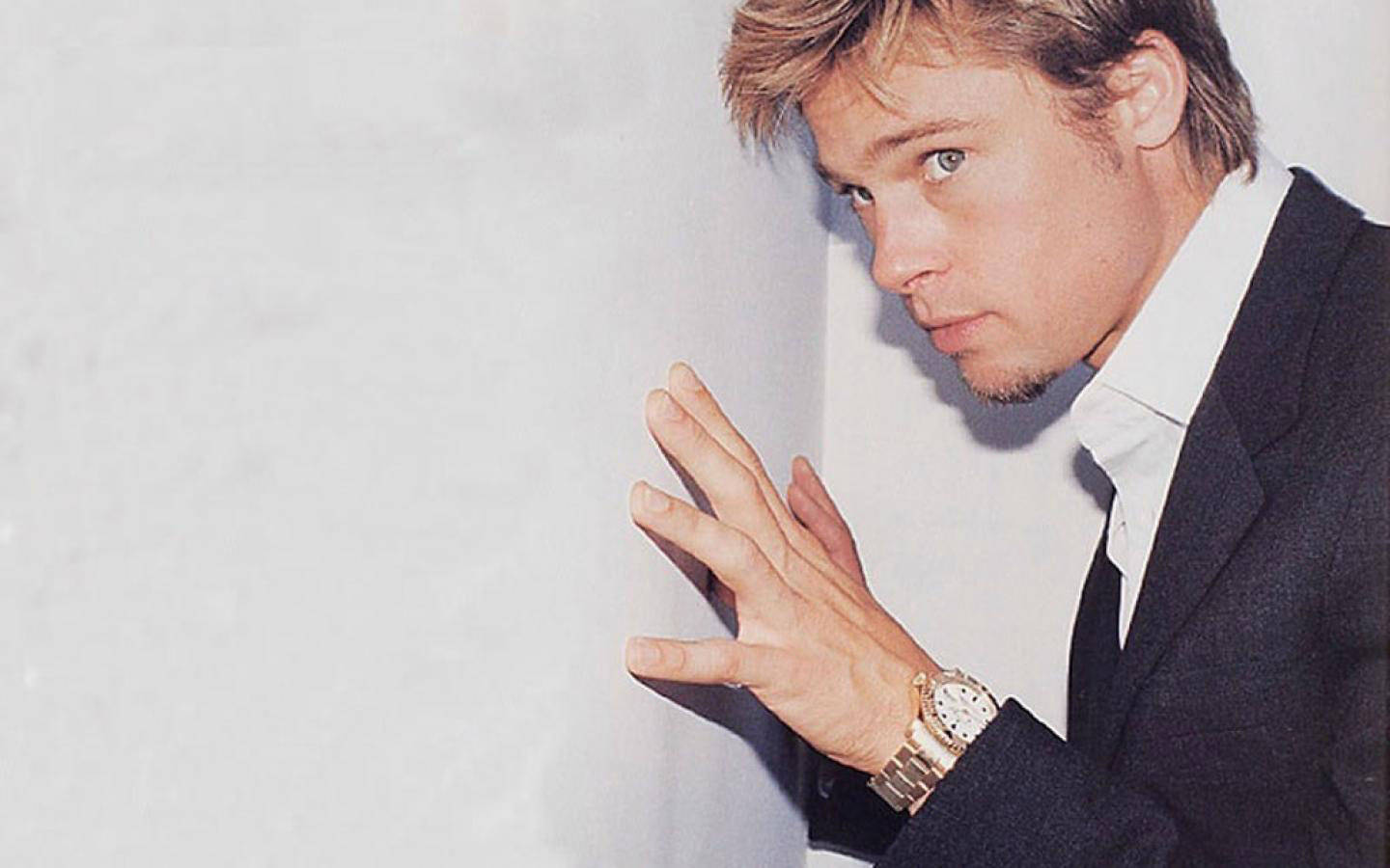 Brad Pitt, white wall, dark suit, HD Desktop Wallpaper