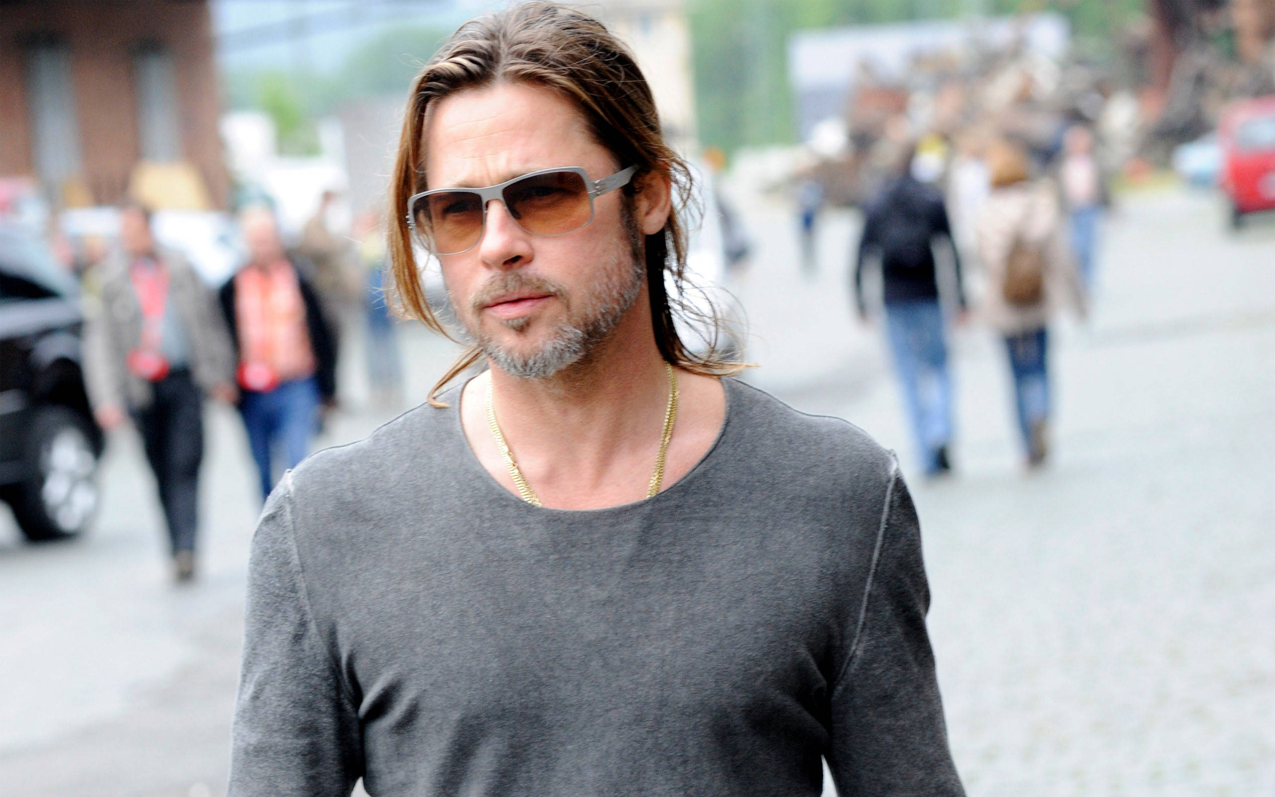 Brad Pitt, sunglasses, gray shirt, 2K Desktop Wallpaper