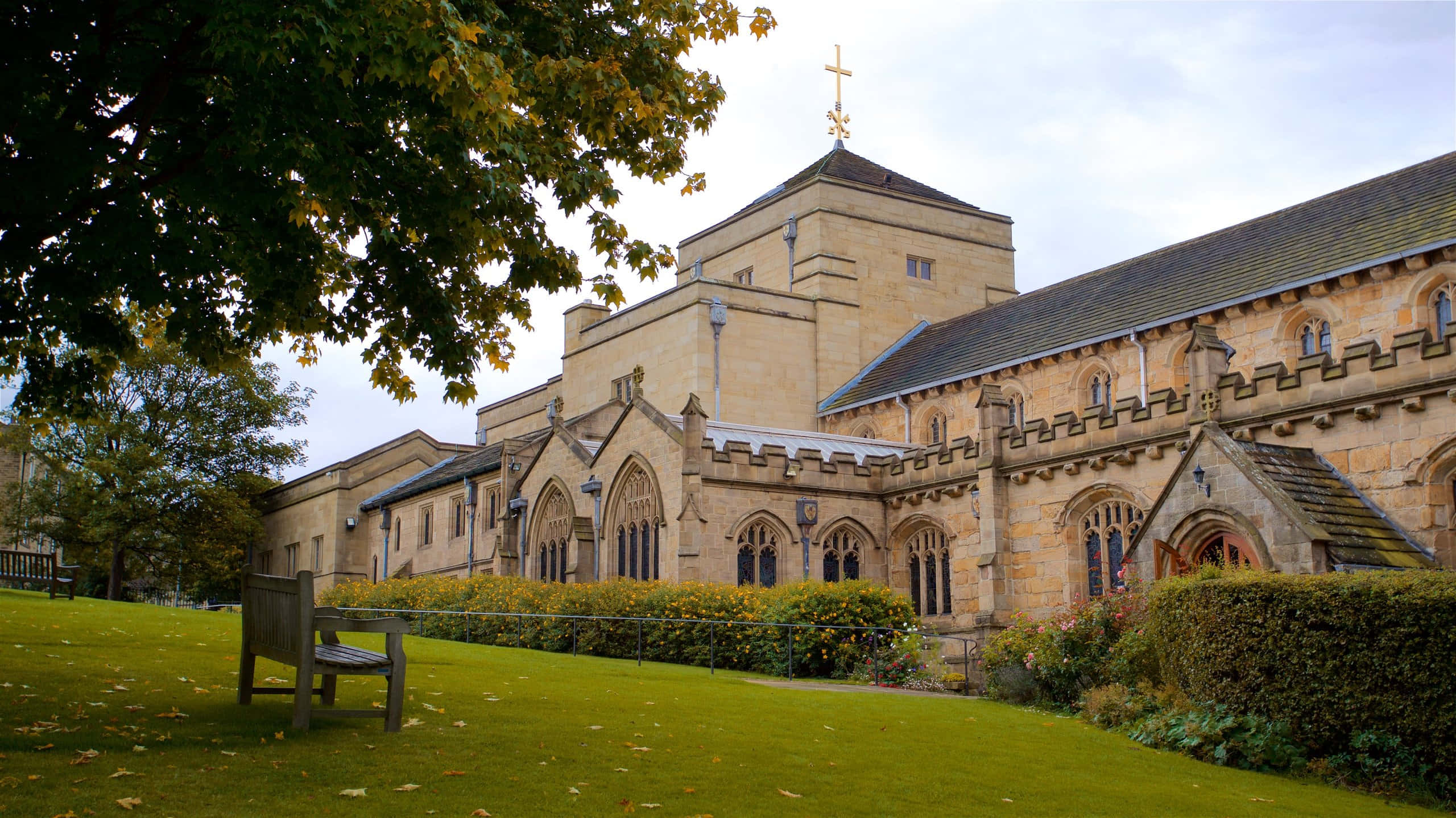 Bradford United Kingdom, stone church, cross, 2K Desktop Wallpaper