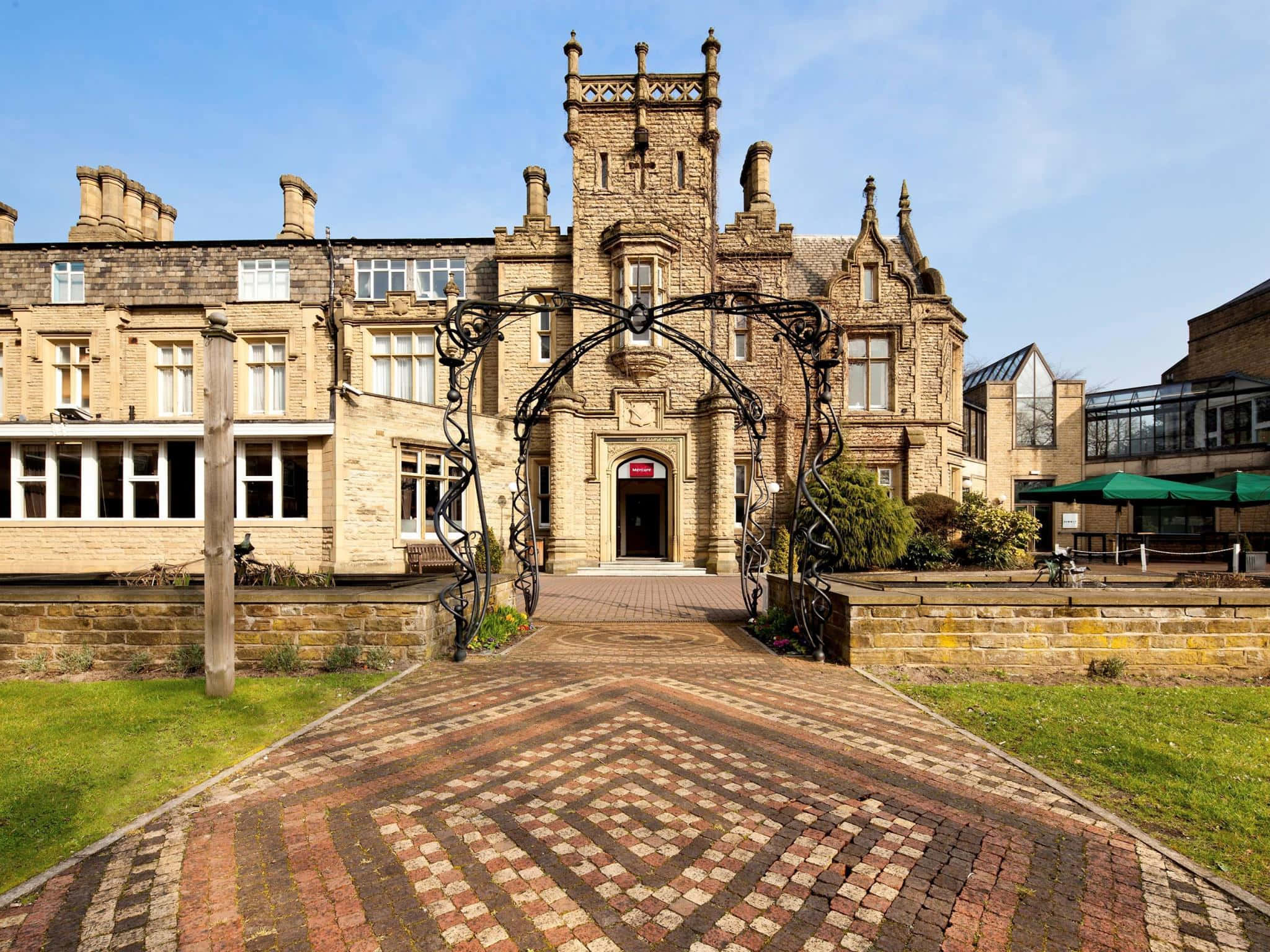 Bradford, historic building, modern extension, Full HD Desktop Wallpaper