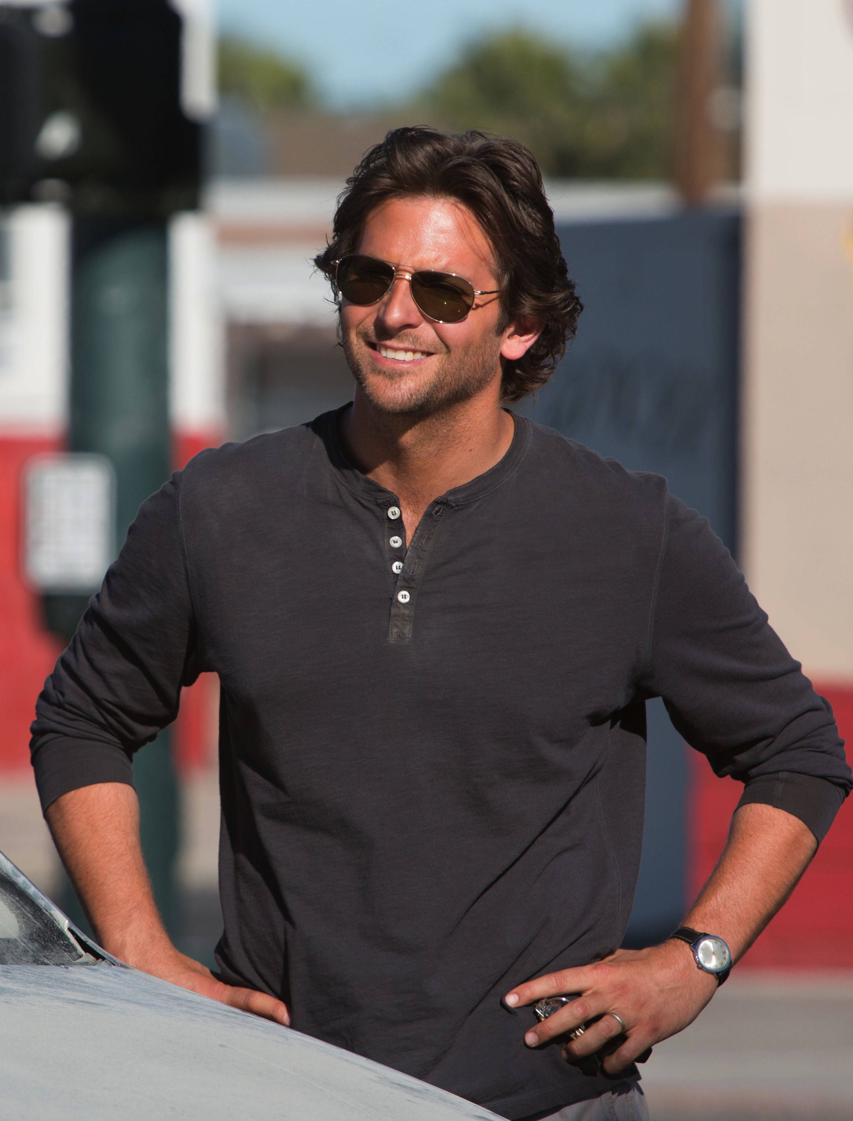 Bradley Cooper, black shirt, sunglasses, 2K Phone Wallpaper