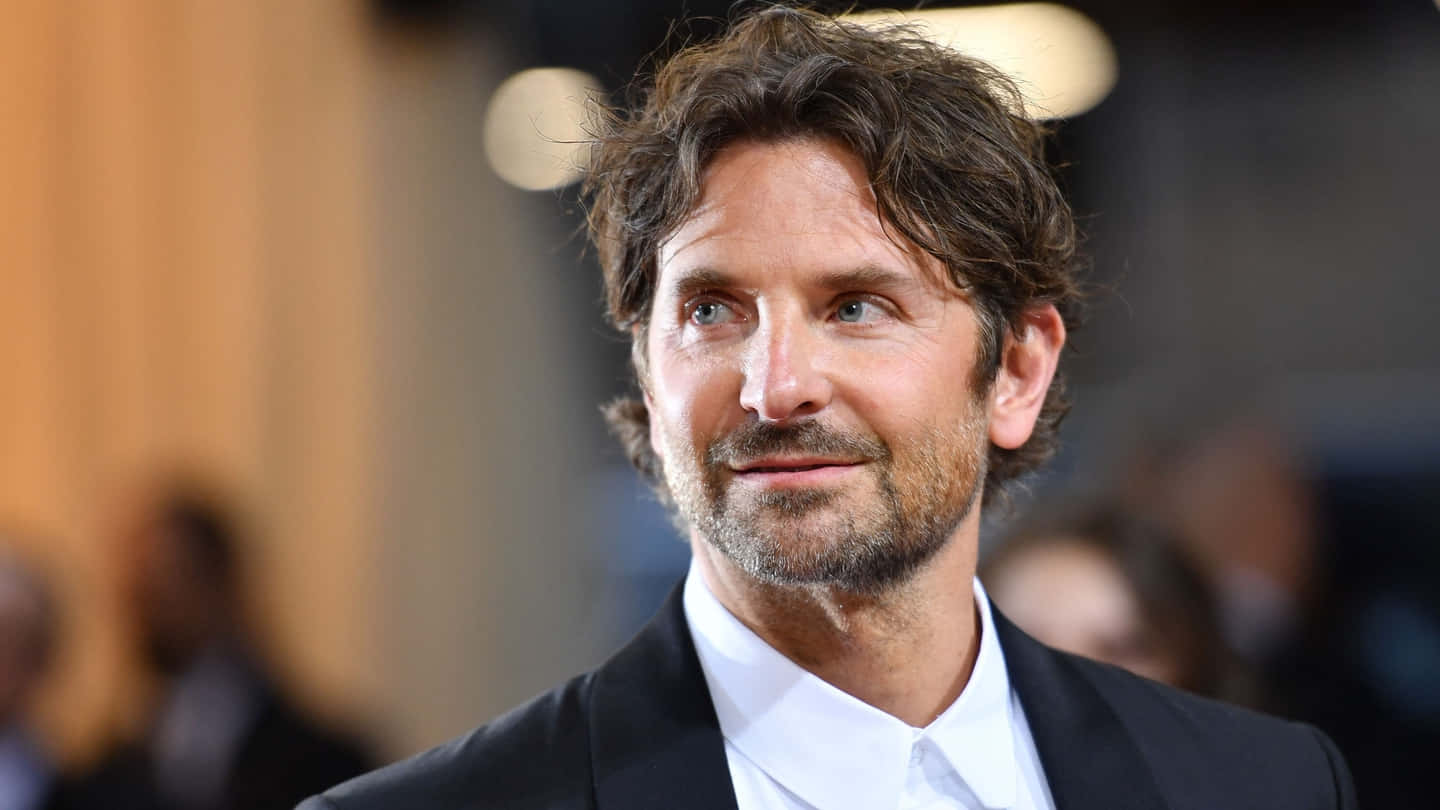 Bradley Cooper, black suit, white shirt, HD Desktop Wallpaper