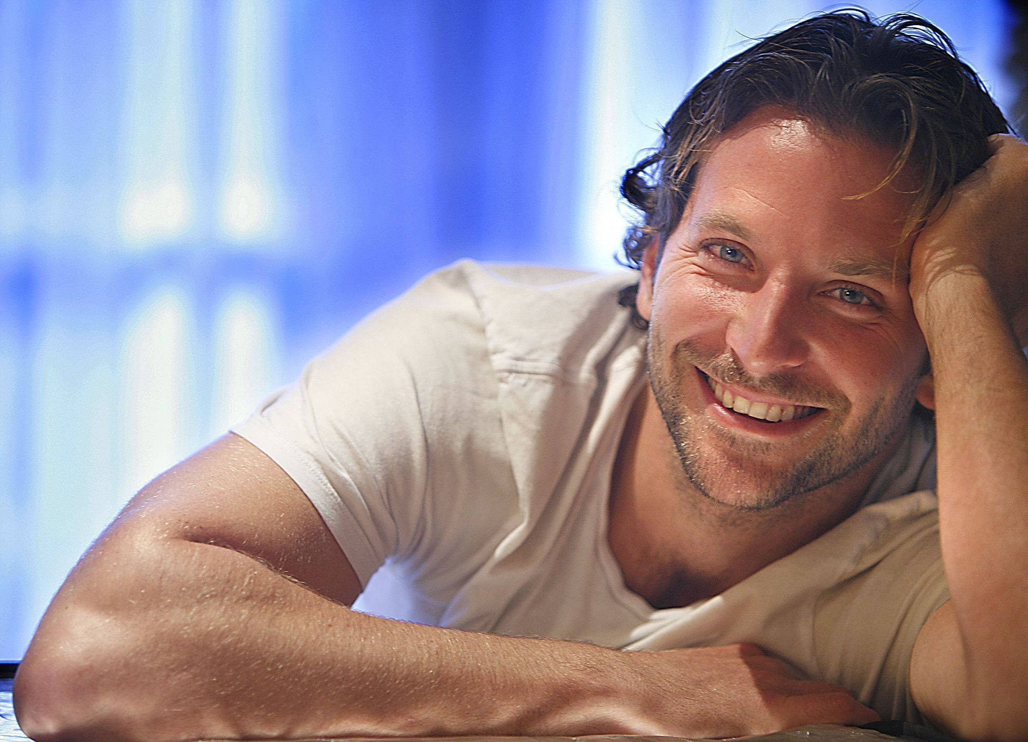 Bradley Cooper, tantalizing smile, tousled hair, Full HD Desktop Wallpaper