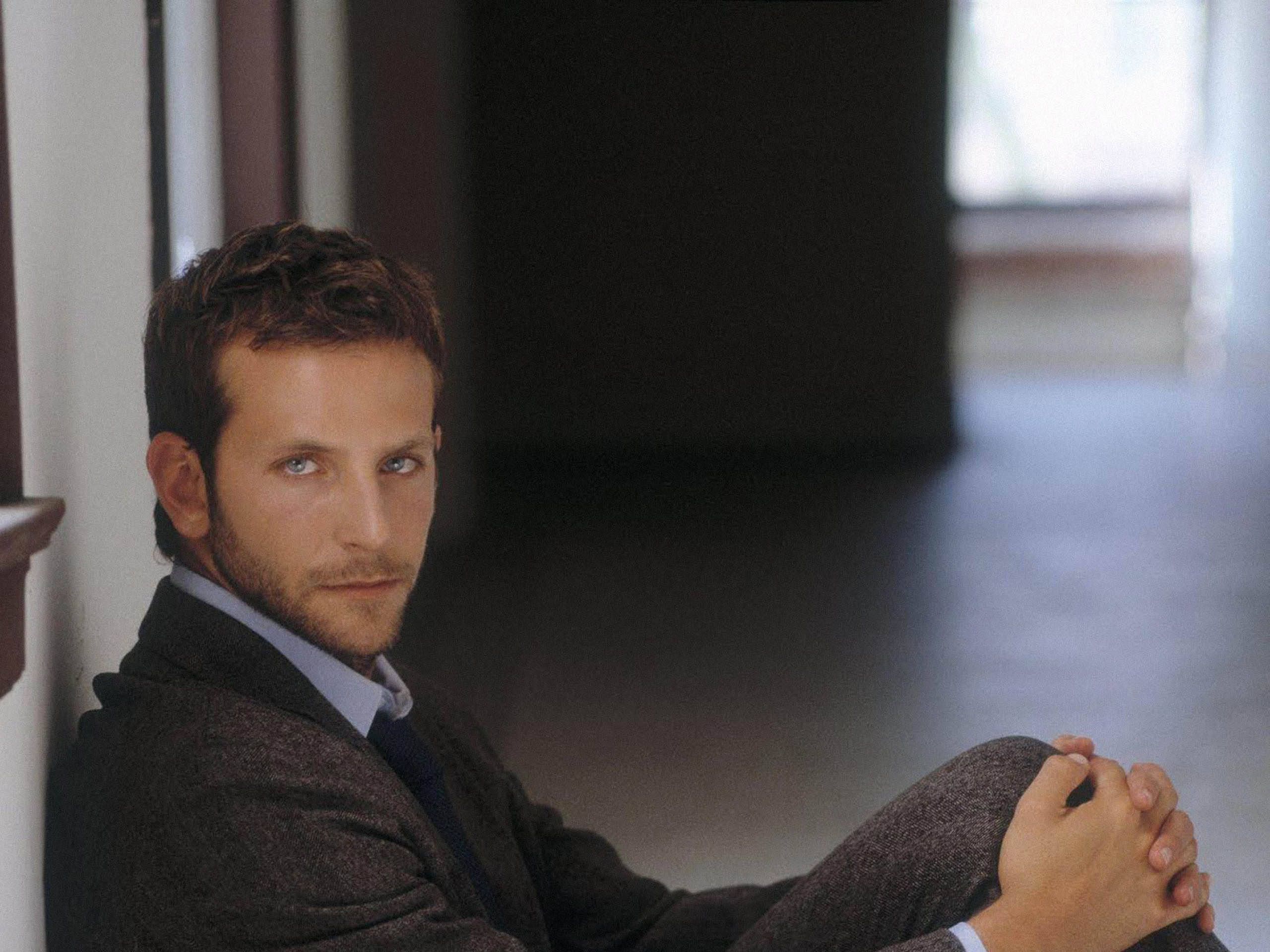 Bradley Cooper, grey coloured suit, textured suit, 2K Desktop Wallpaper