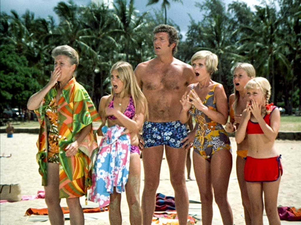 Brady Bunch, 1970s beachwear, sandy shore, SD Desktop Wallpaper