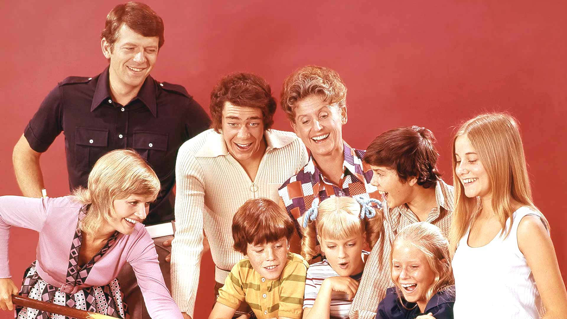 Brady Bunch, 1970s, red backdrop, Full HD Desktop Wallpaper