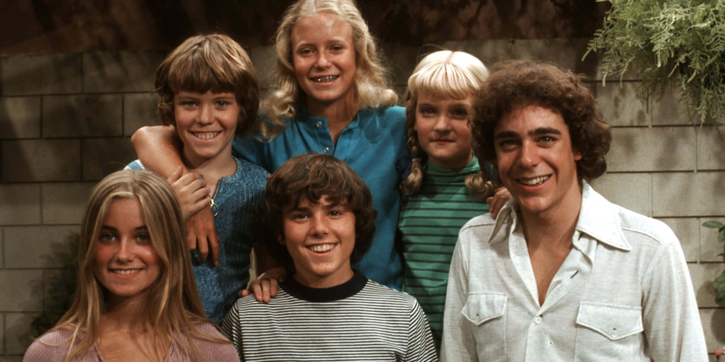 Brady bunch, 1970s casual clothes, brick wall backdrop, Full HD Desktop Wallpaper