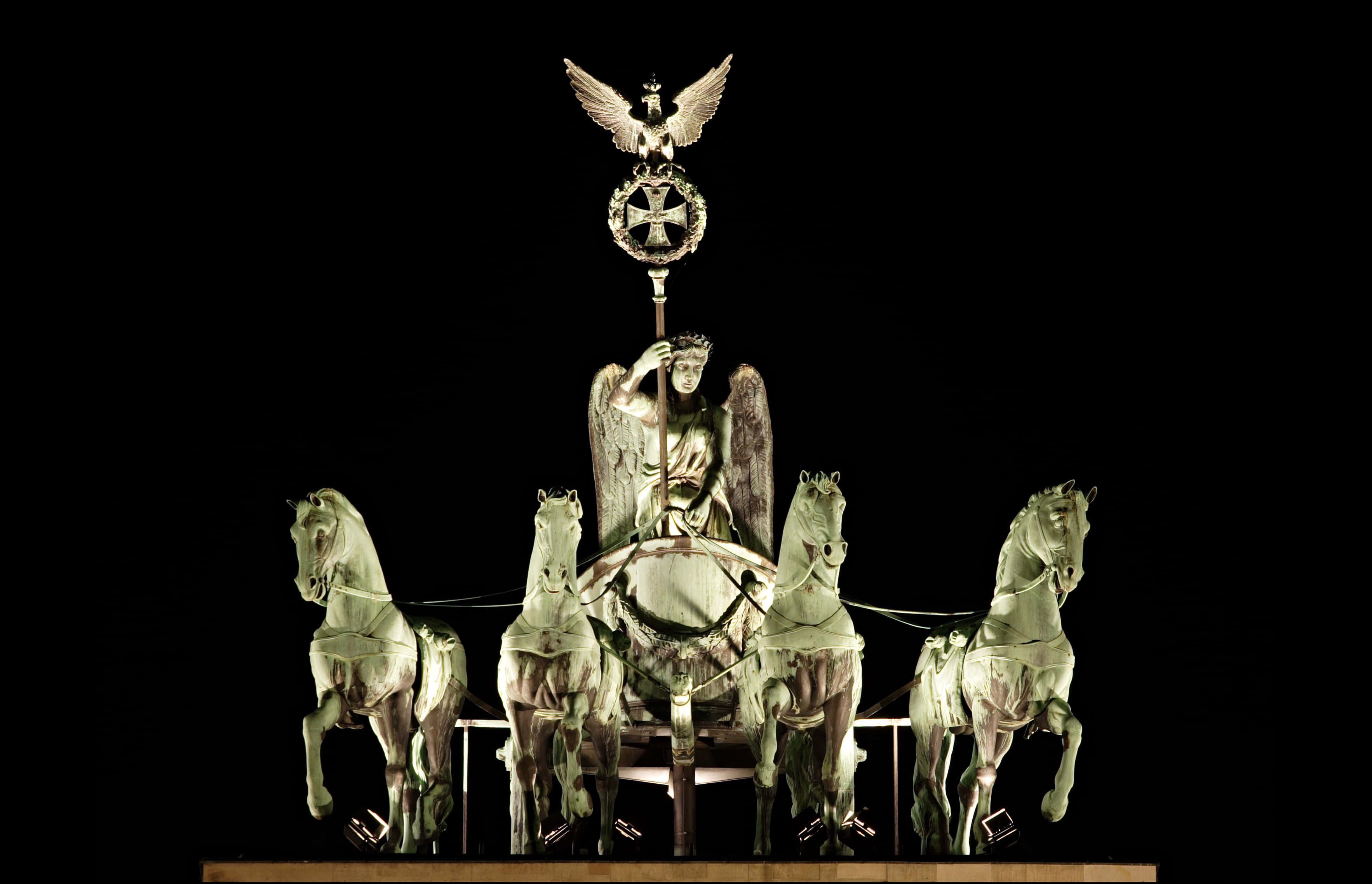 Brandenburg Gate, quadriga, winged figure, 2K Desktop Wallpaper