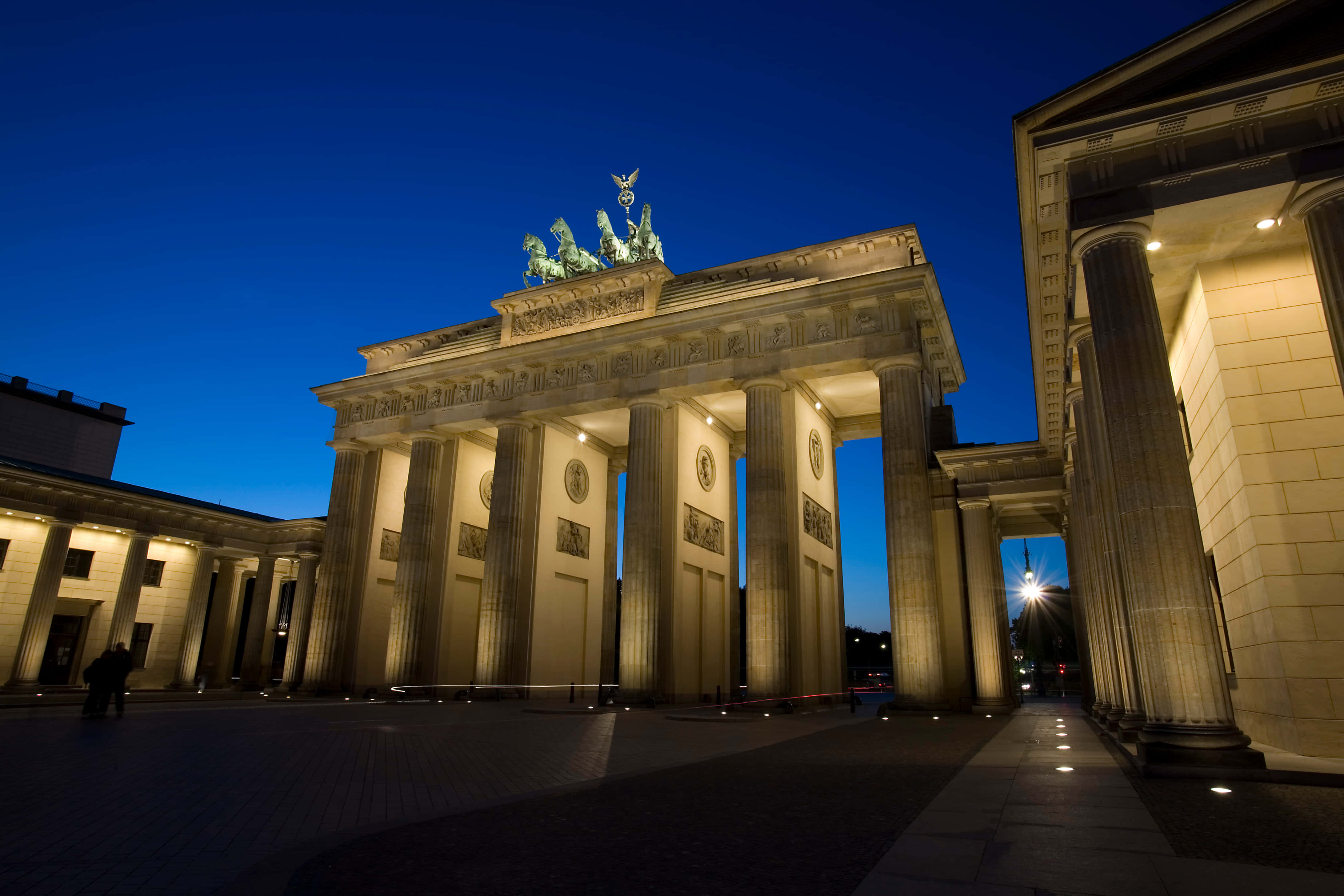 Brandenburg Gate, twilight, warm lights, 4K Desktop Wallpaper