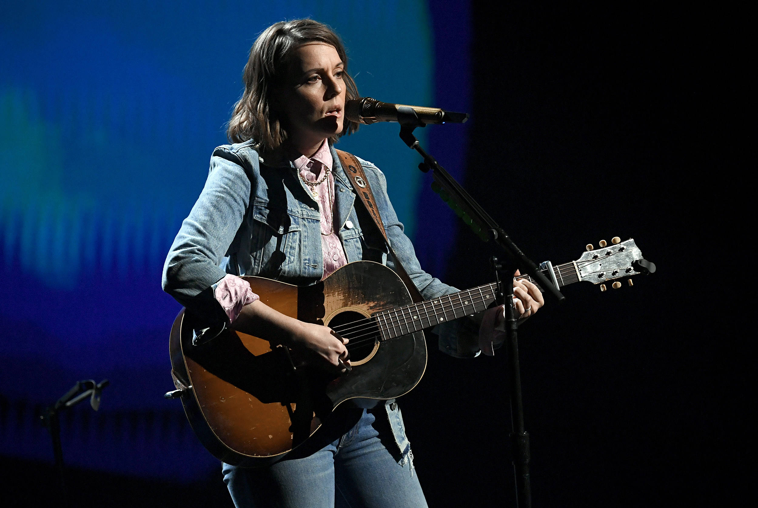 Brandi Carlile, acoustic guitar, blue stage lights, Full HD Desktop Wallpaper