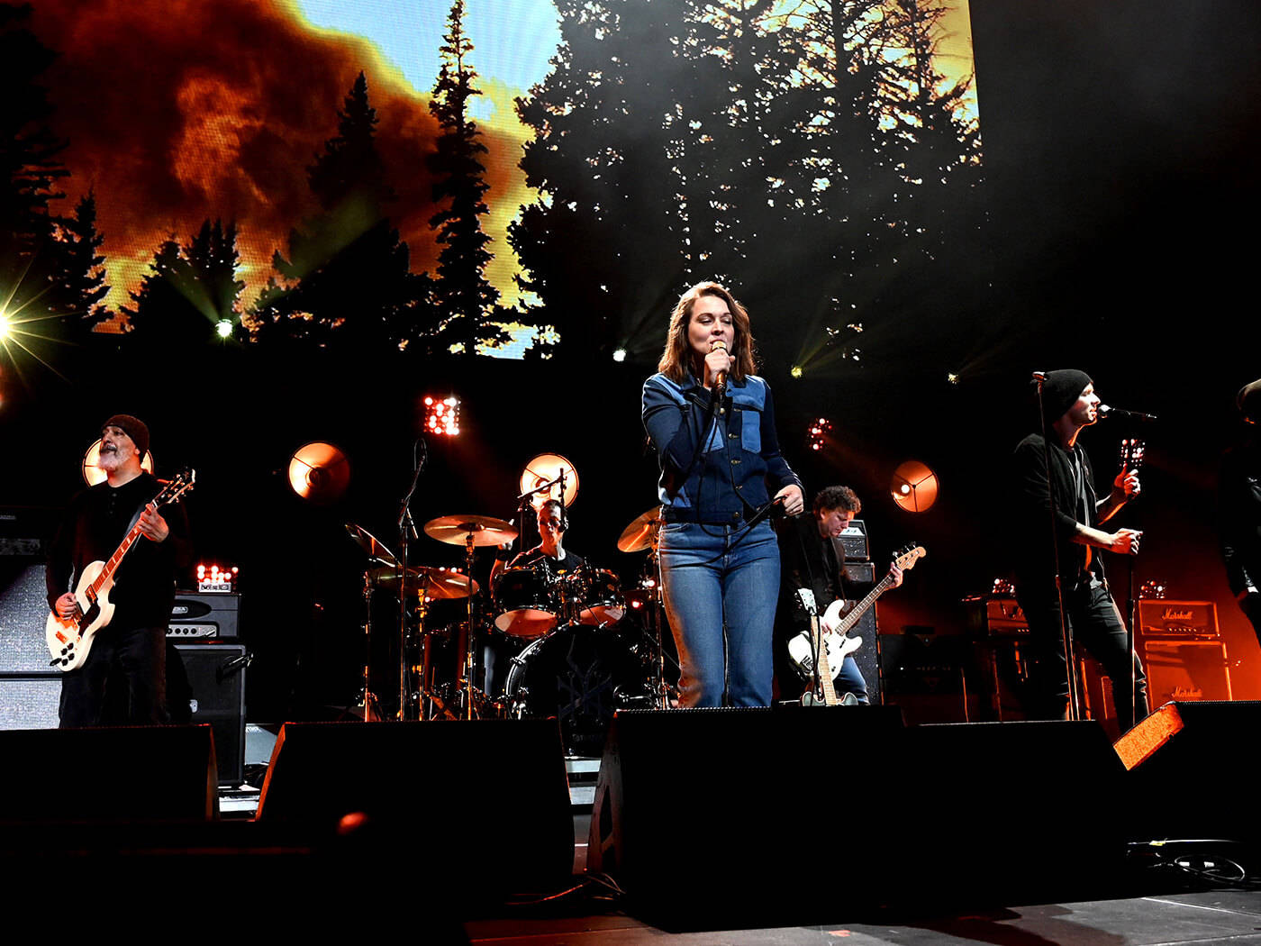 Brandi Carlile, stage, warm spotlights, HD Desktop Wallpaper