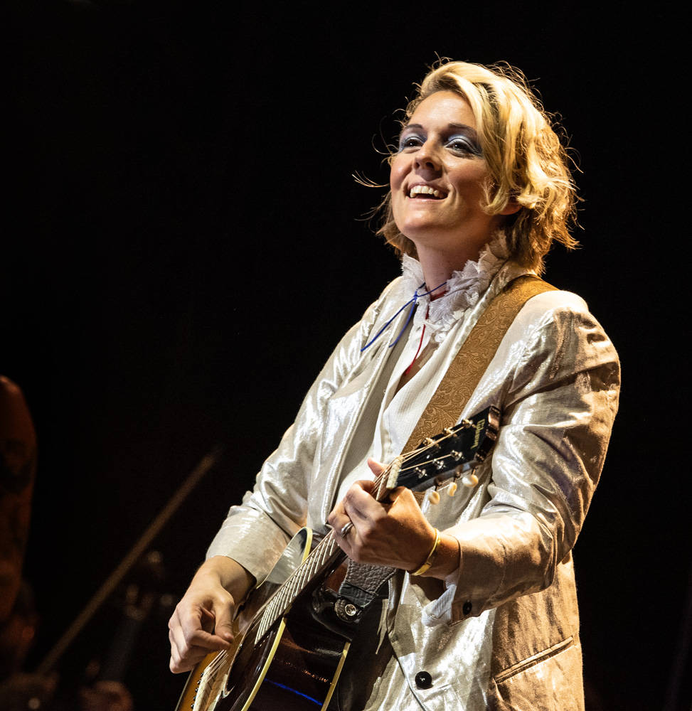 Brandi Carlile, blonde woman, shiny silver jacket, SD Phone Wallpaper