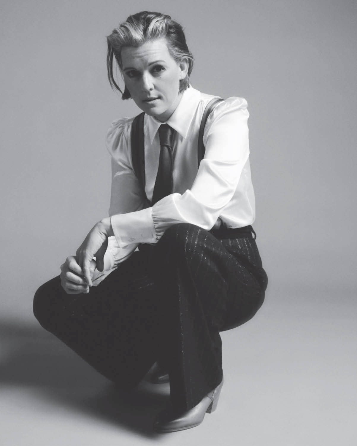 Brandi Carlile, white shirt, suspenders, HD Phone Wallpaper