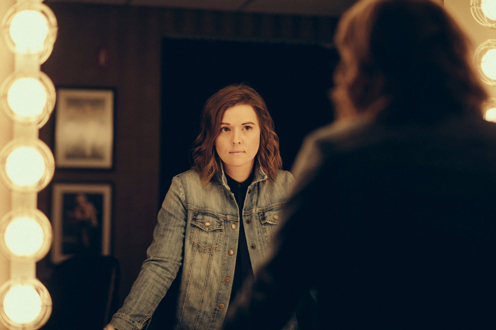 Brandi Carlile, denim jacket, vanity mirror, Full HD Desktop Wallpaper