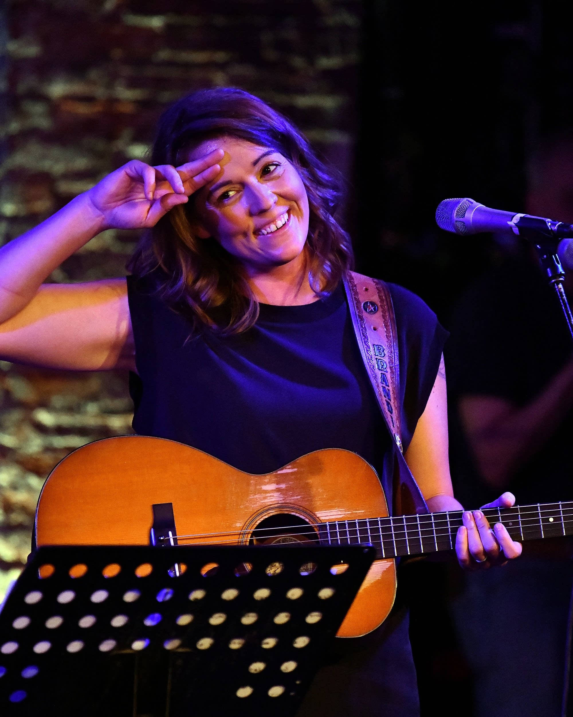 Brandi Carlile, guitar, mic, Full HD Phone Wallpaper