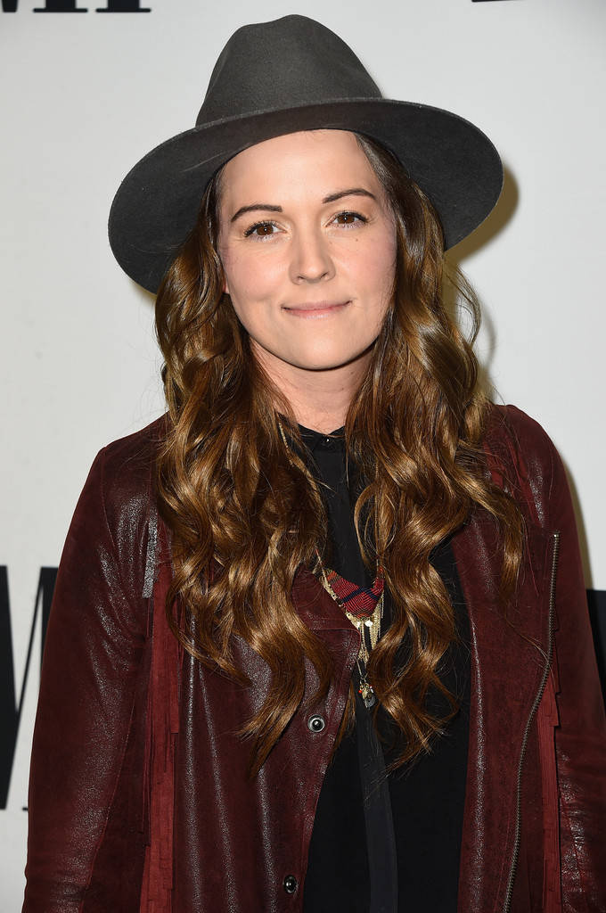 Brandi Carlile, dark gray fedora, maroon leather jacket, SD Phone Wallpaper