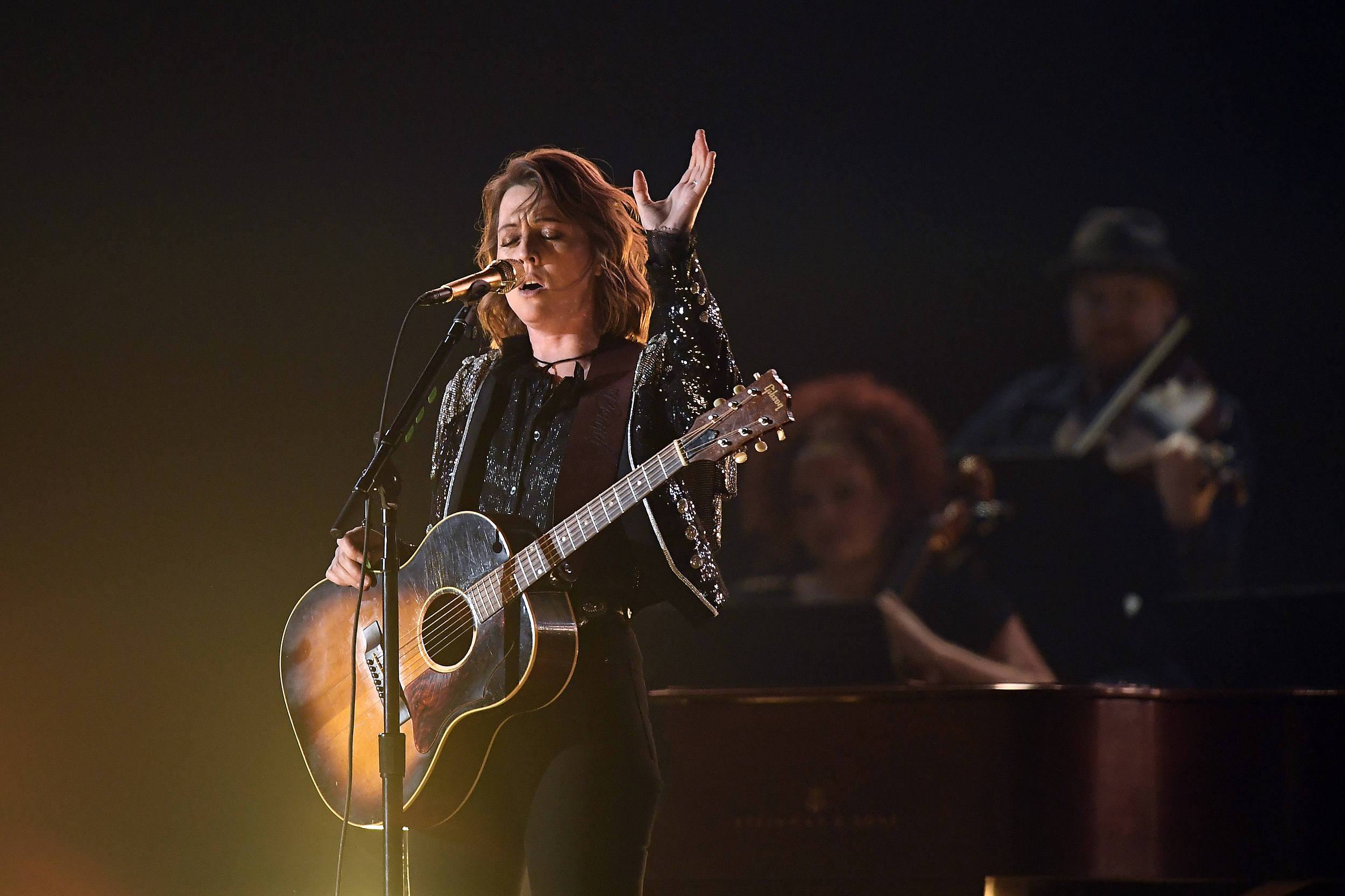 Brandi Carlile, acoustic guitar, warm spotlight, Full HD Desktop Wallpaper