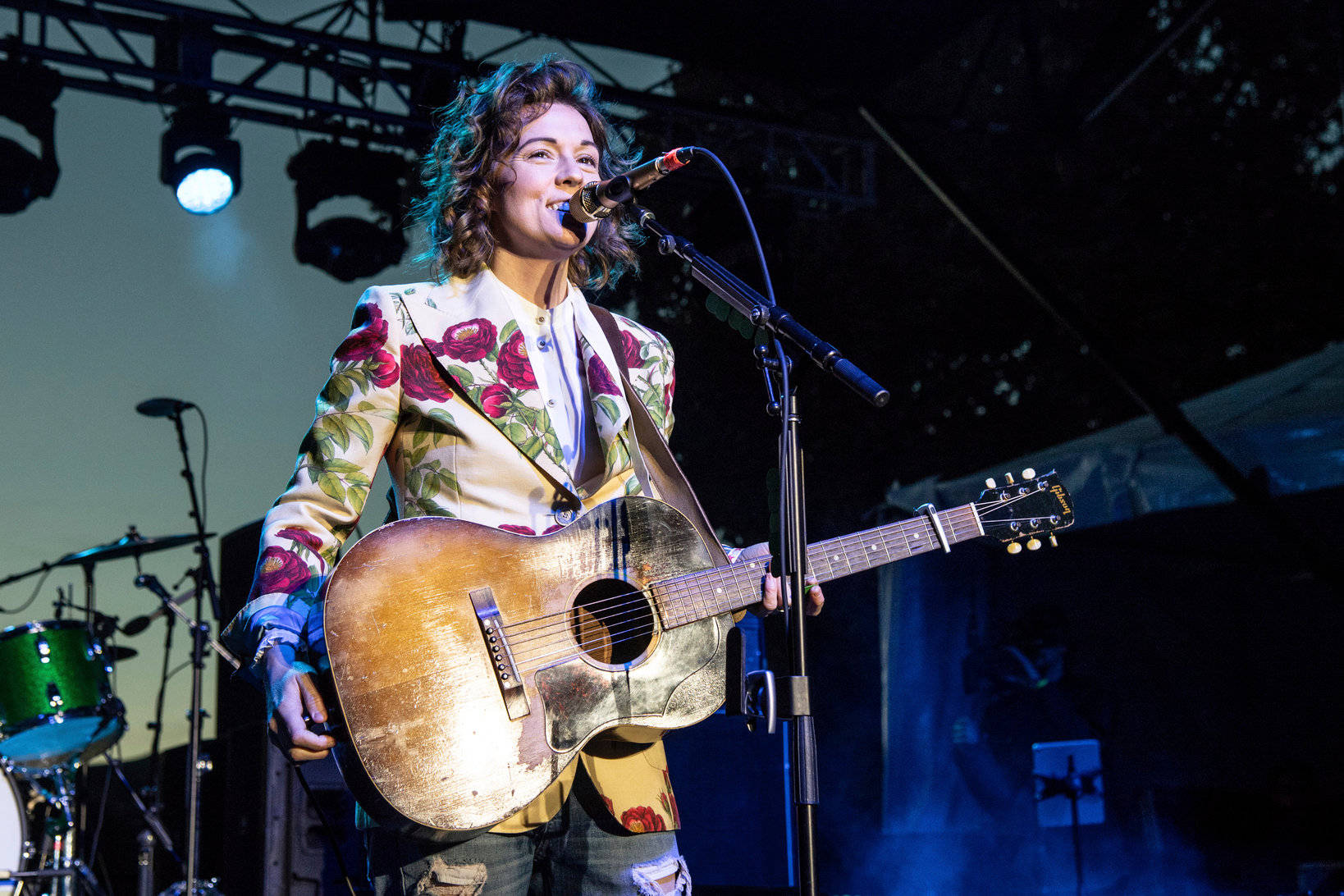 Brandi Carlile, floral jacket, acoustic guitar, HD Desktop Wallpaper