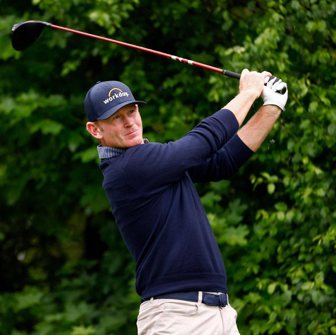 Brandt Snedeker, mid-swing, lush green forest backdrop, SD Desktop Wallpaper