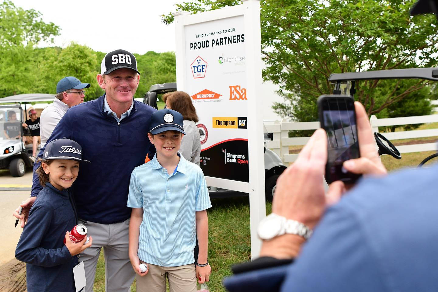 Brandt Snedeker, golf attire, tournament sponsor sign, HD Desktop Wallpaper