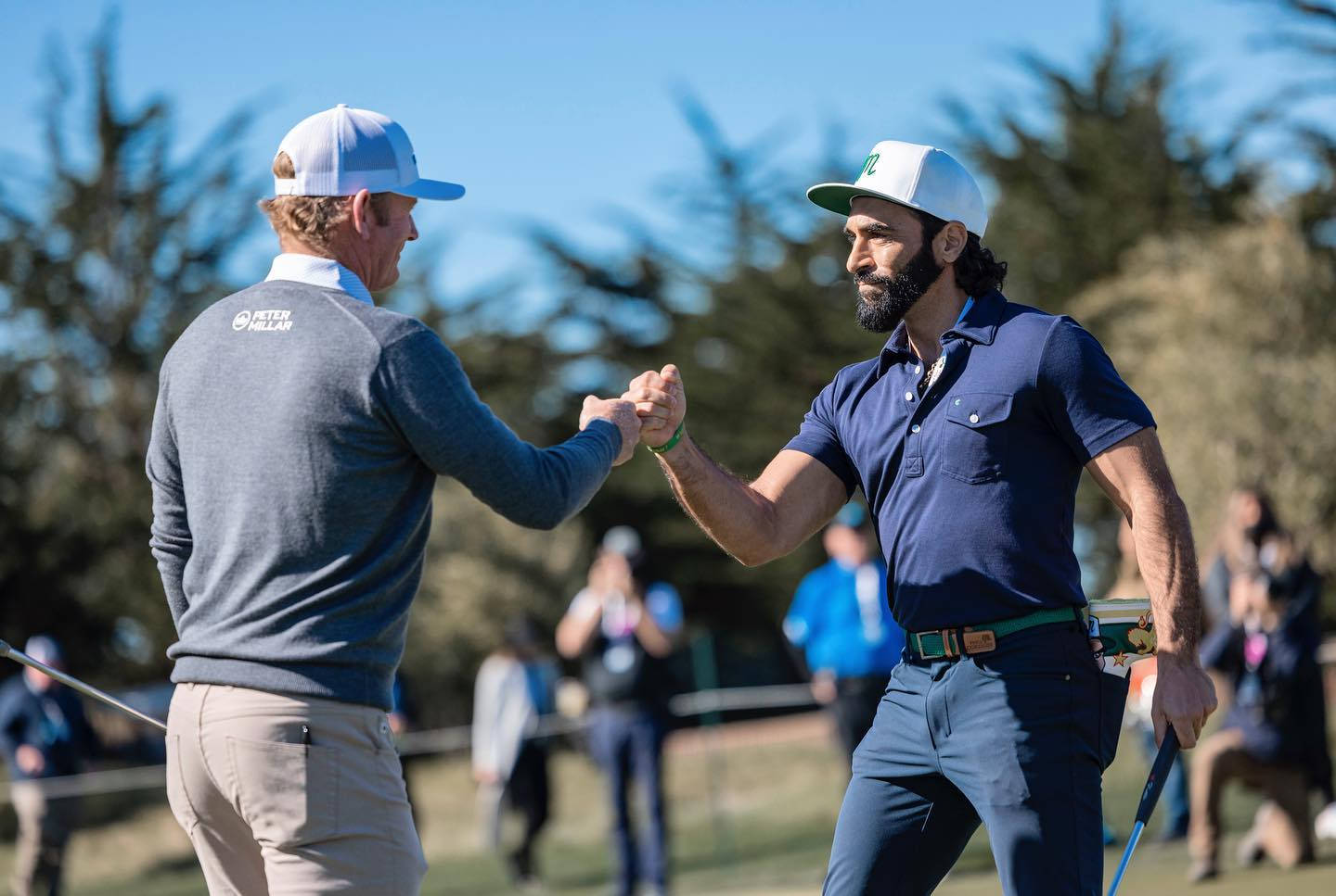Brandt Snedeker, fist bump, crisp blue and gray attire, HD Desktop Wallpaper