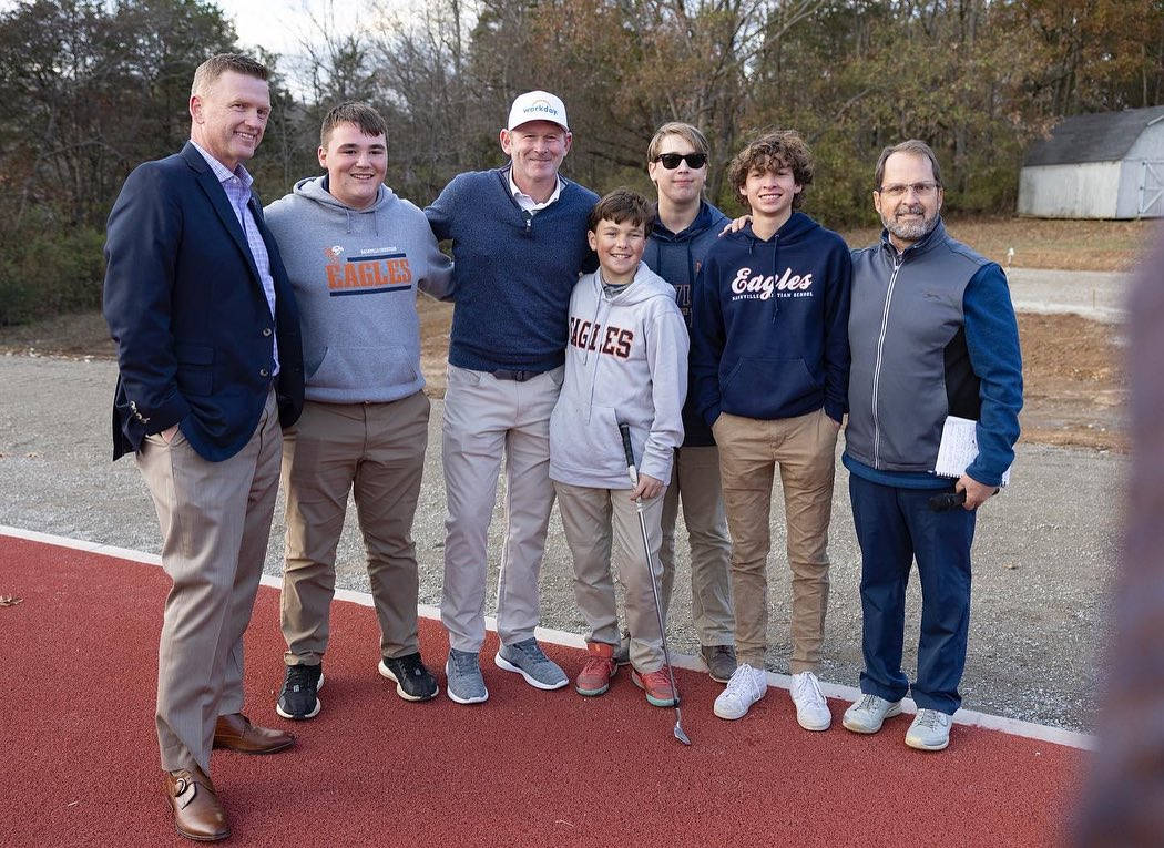 Brandt Snedeker, Eagles hoodies, red track, SD Desktop Wallpaper