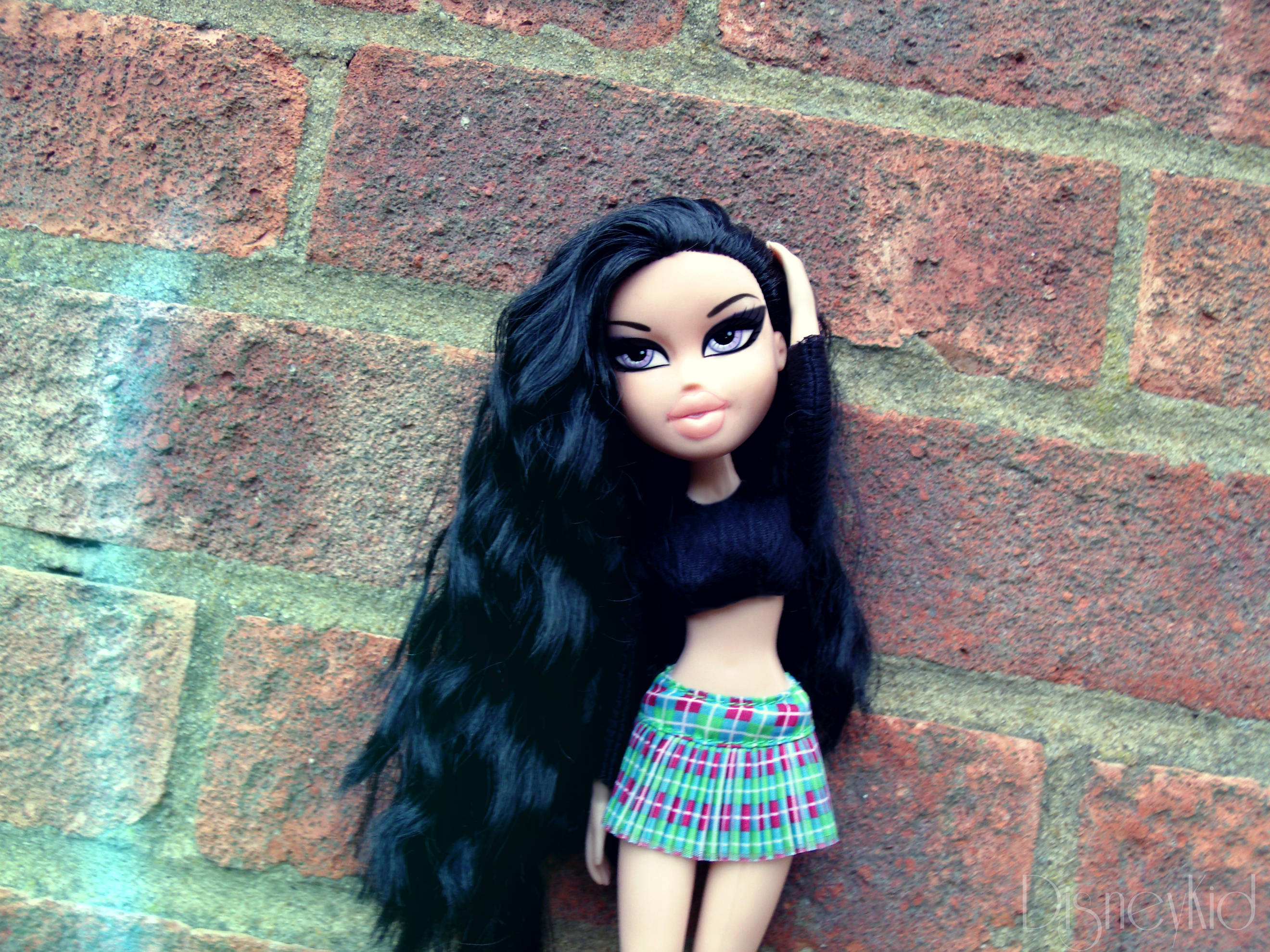 Bratz, crop top, long black hair, 2K Desktop Wallpaper