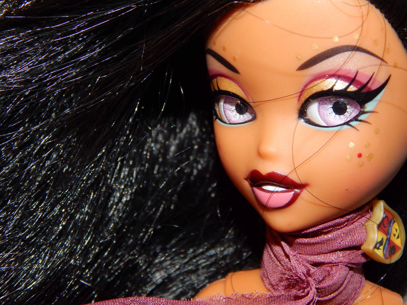 Bratz Dolls, glittery purple eyes, bold makeup, HD Desktop Wallpaper
