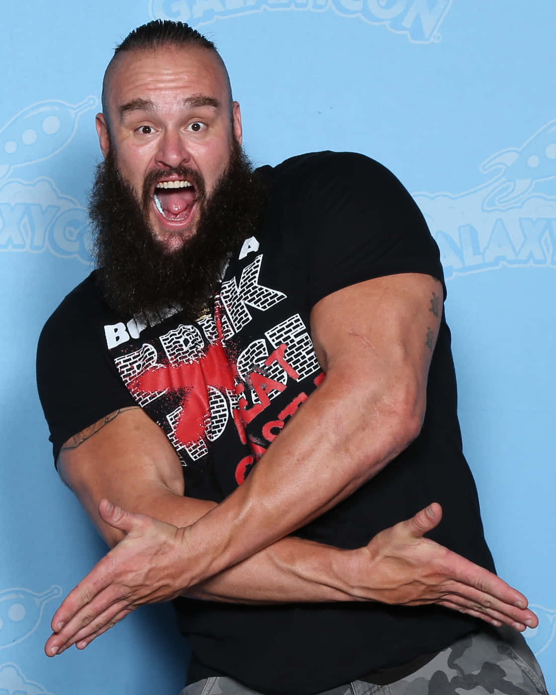 Braun Strowman, black t-shirt, blue backdrop, HD Phone Wallpaper