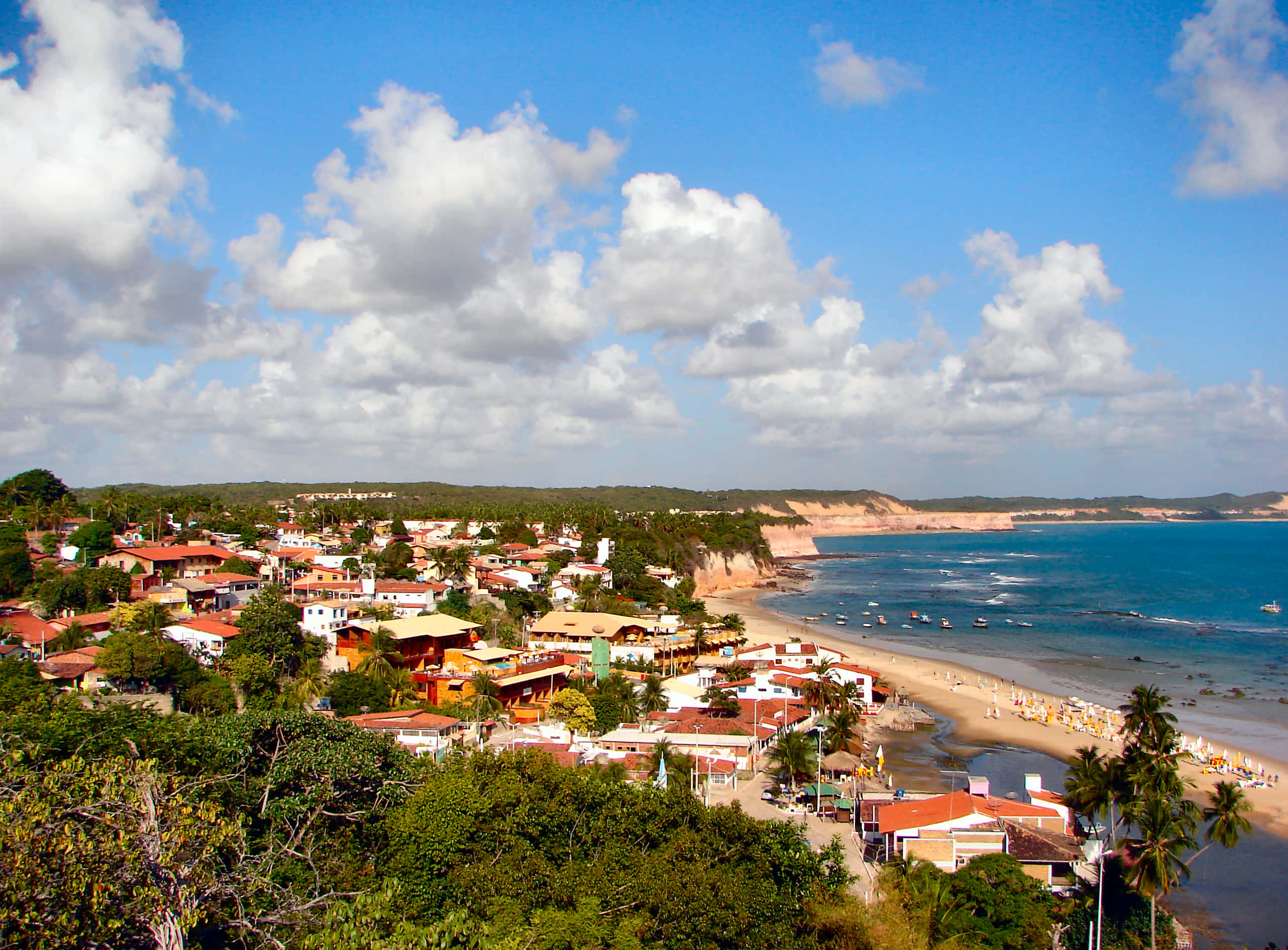 Brazilian Beach, red-roofed buildings, sandy beach, 2K Desktop Wallpaper