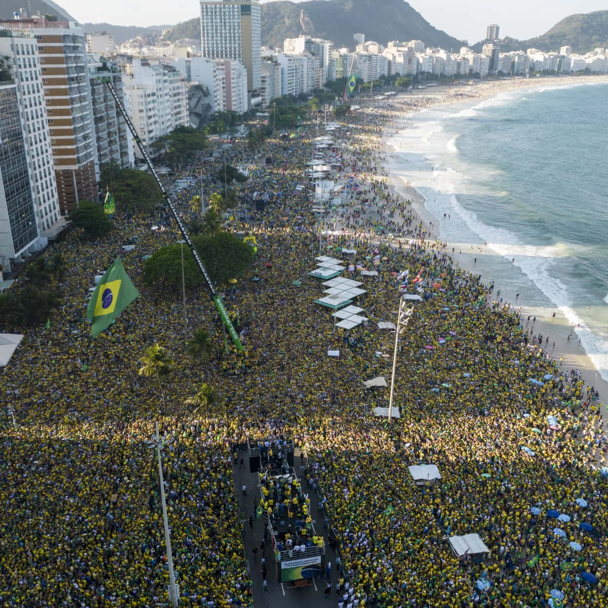 Brazilian Beach, yellow and green, coastal city street, SD Desktop Wallpaper