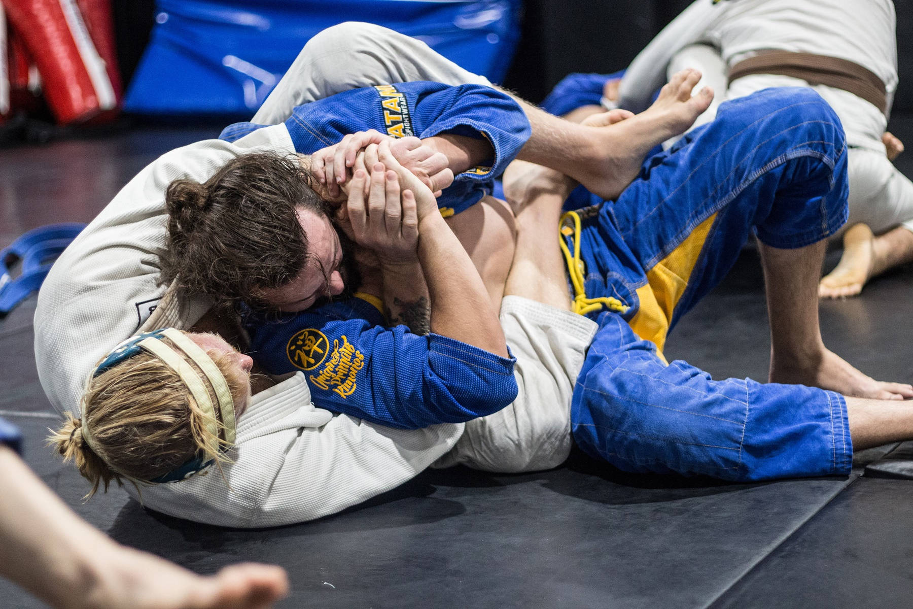 side mount, Brazilian Jiu-jitsu, blue and white gi, HD Desktop Wallpaper