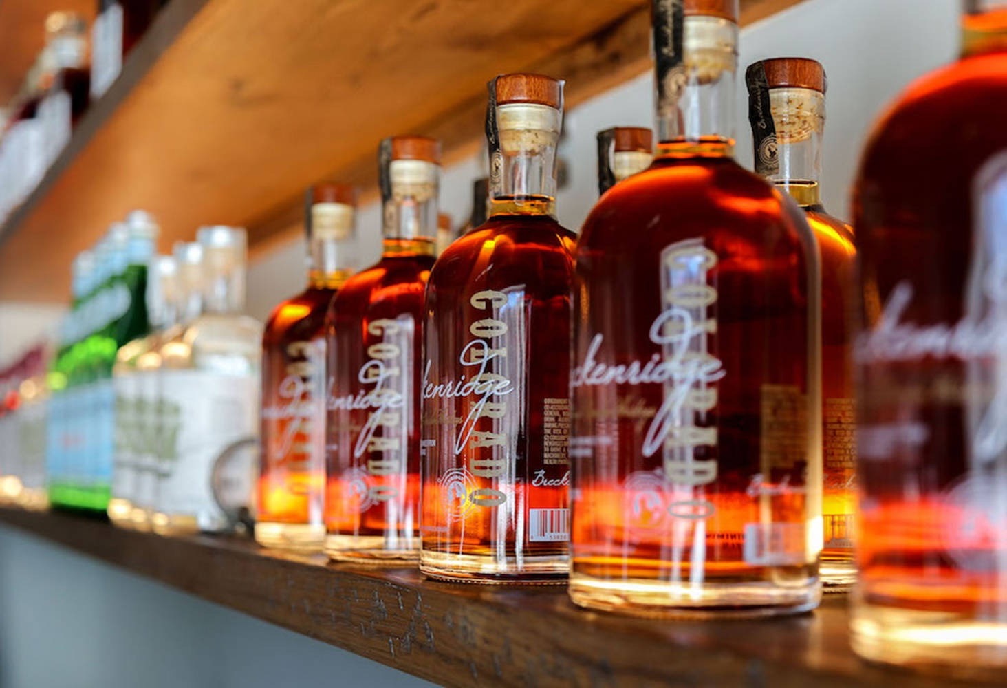 Breckenridge Distillery, bourbon whiskey bottles, amber-colored liquor bottles, HD Desktop Wallpaper