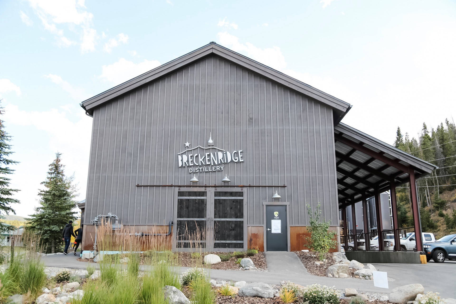 Breckenridge Distillery, modern gray barn-style distillery building, greenery, Full HD Desktop Wallpaper
