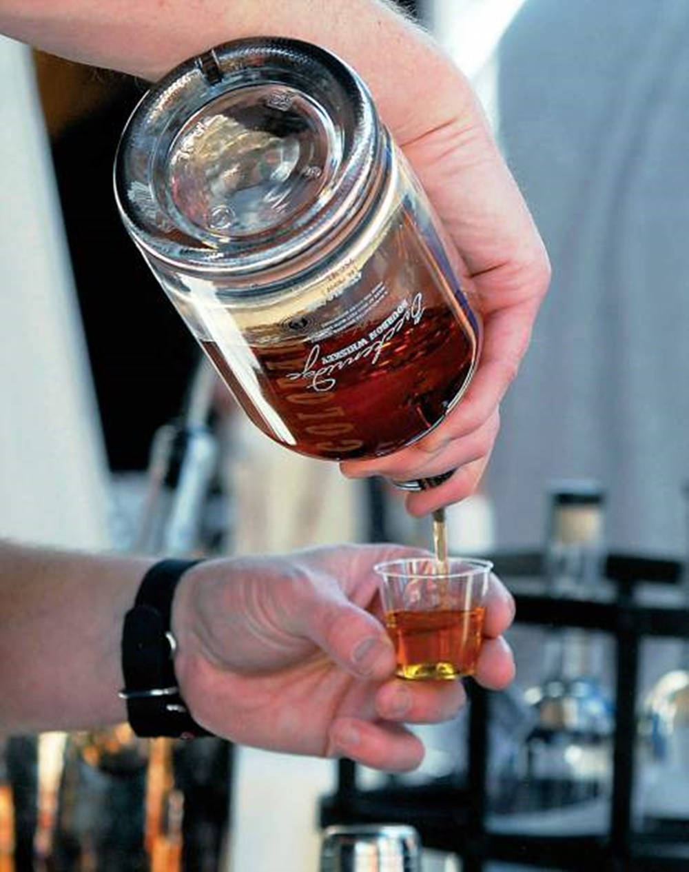 Breckenridge Distillery, amber whiskey, glass bottle, SD Phone Wallpaper