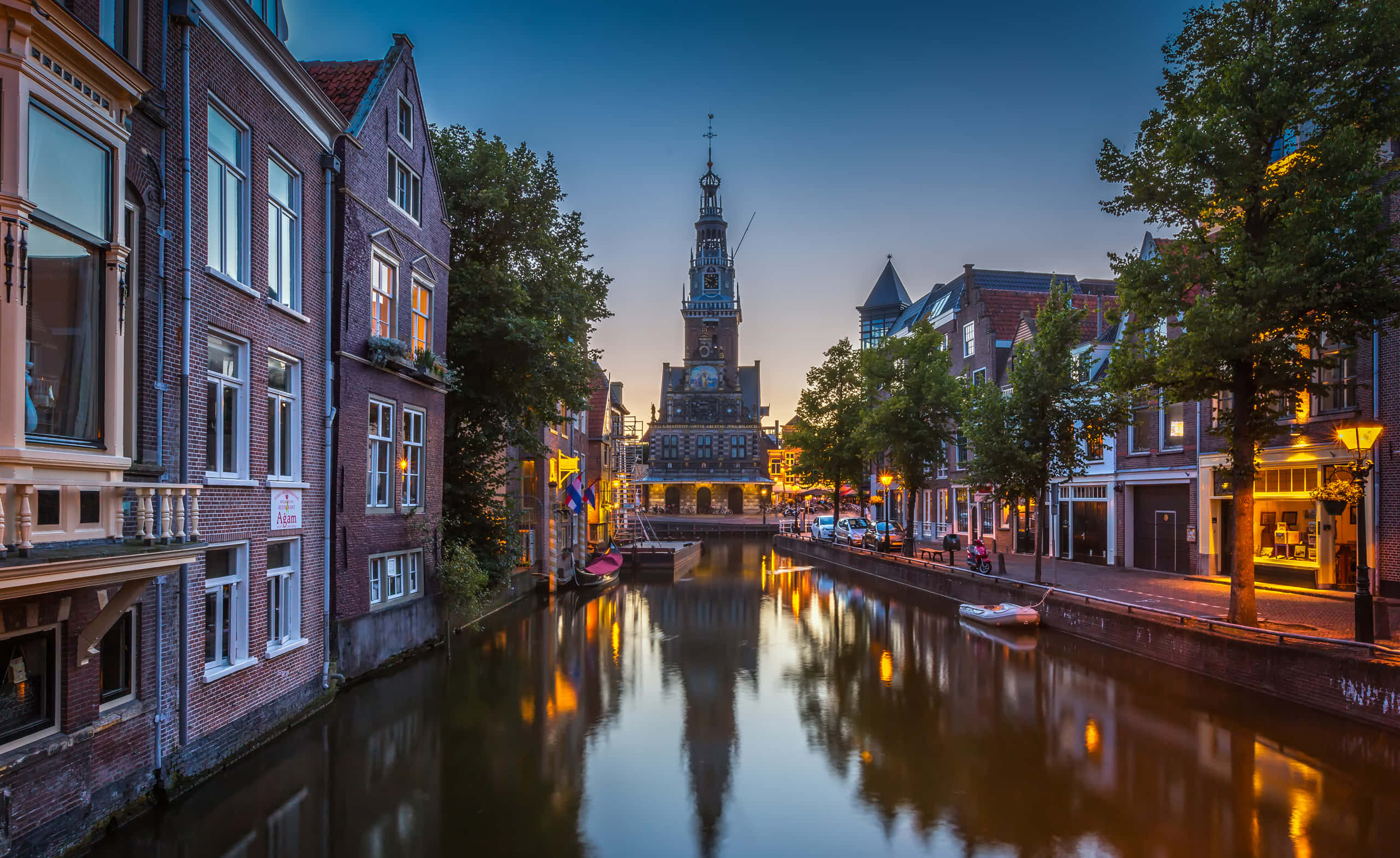 Breda, twilight, canal, 2K Desktop Wallpaper