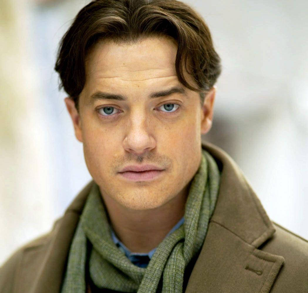 Brendan Fraser, blue eyes, brown coat, SD Desktop Wallpaper