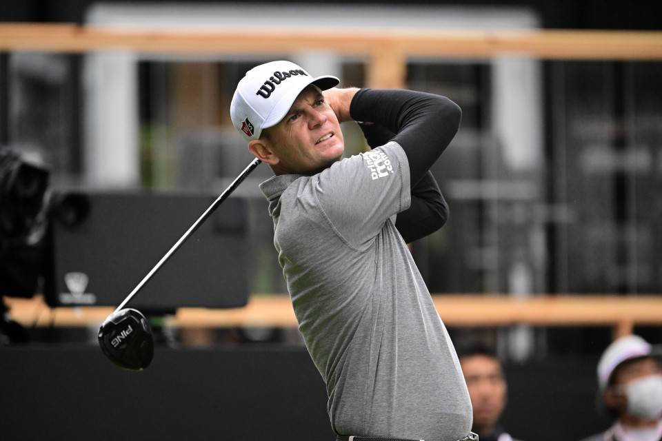 Brendan Steele, white cap, gray shirt, SD Desktop Wallpaper