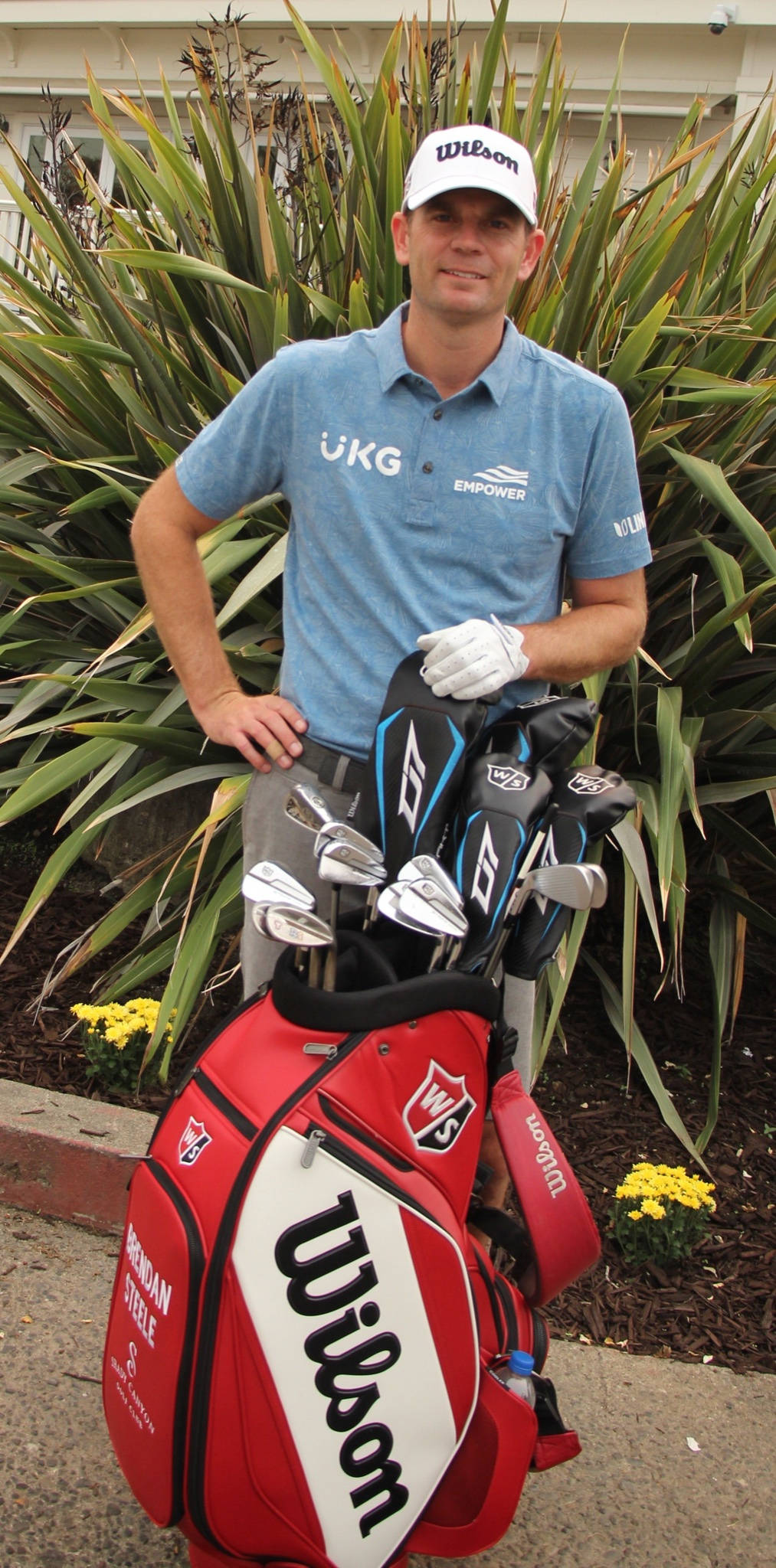 Brendan Steele, red Wilson golf bag, blue polo, Full HD Phone Wallpaper