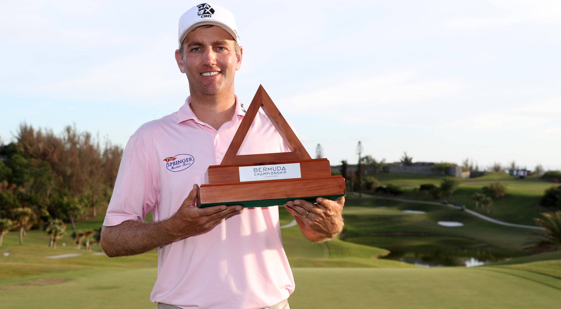 Brendon Todd, pink shirt, wooden Bermuda Championship trophy, Full HD Desktop Wallpaper